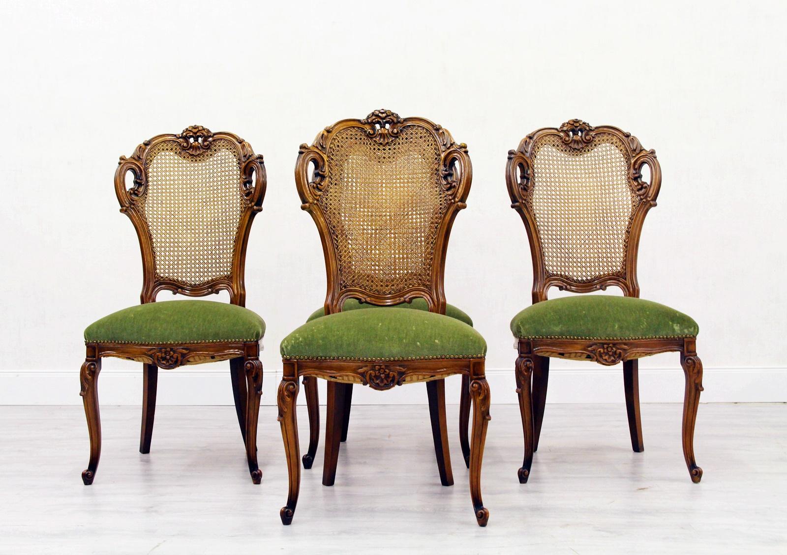 4 baroque or Chippendale chairs.
Press hard!!!
Condition: The chairs are in a very good condition for the age and still has the charm of the 