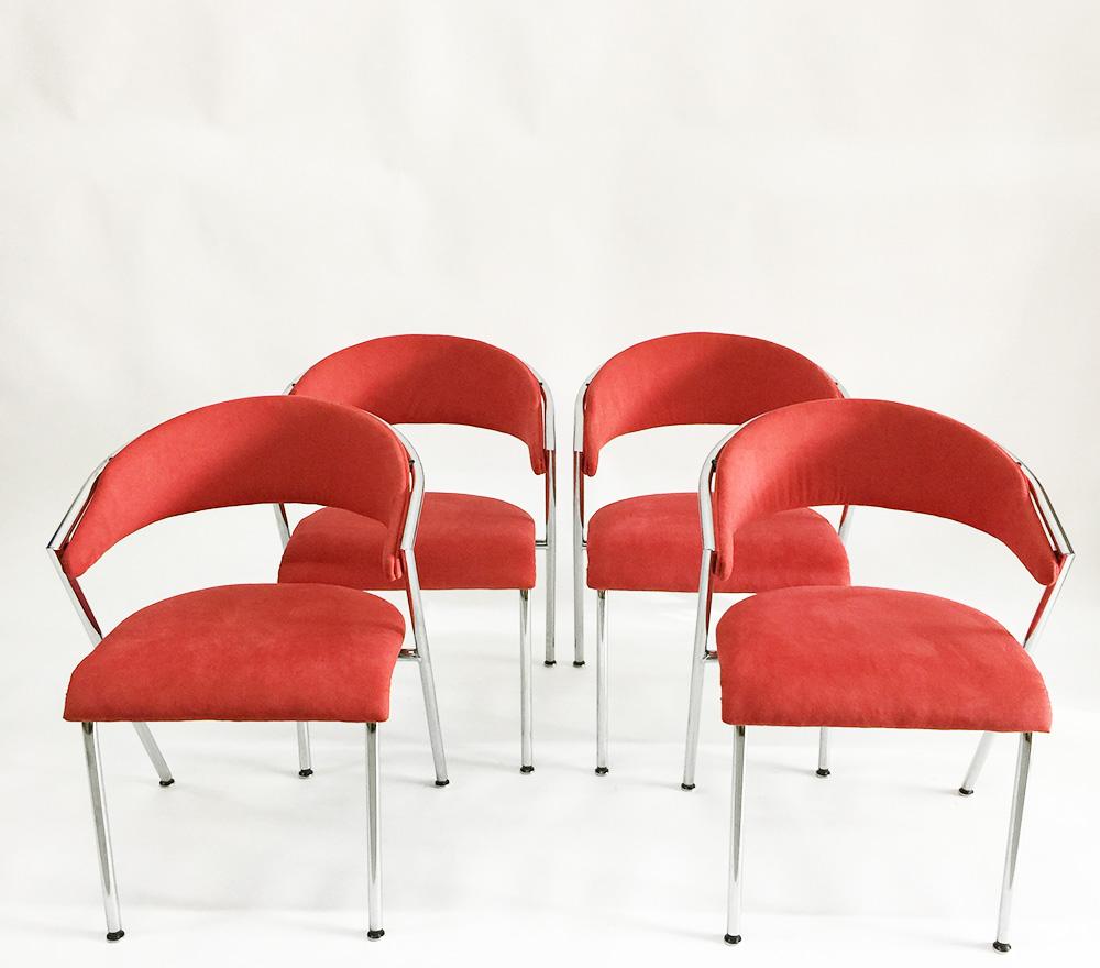 4 Chrome chairs by Lande, Netherlands, 1990s

The chair has a elegant shape by round and angular shape of the chrome tube frame
The seats are newly upholstered with a red velvet fabric
They are labeled with the factory name Lande
The measurement is