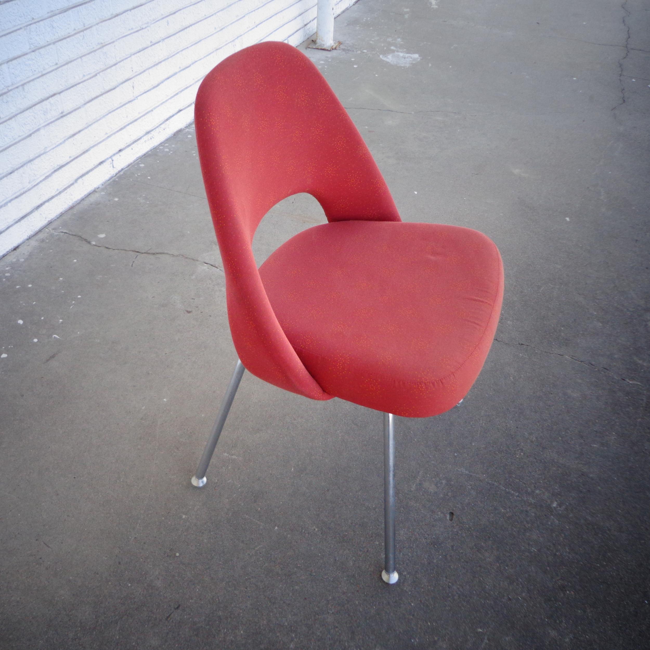 Zeitgenössische Knoll Eero Saarinen 72C-PC Esszimmerstühle (Moderne der Mitte des Jahrhunderts) im Angebot