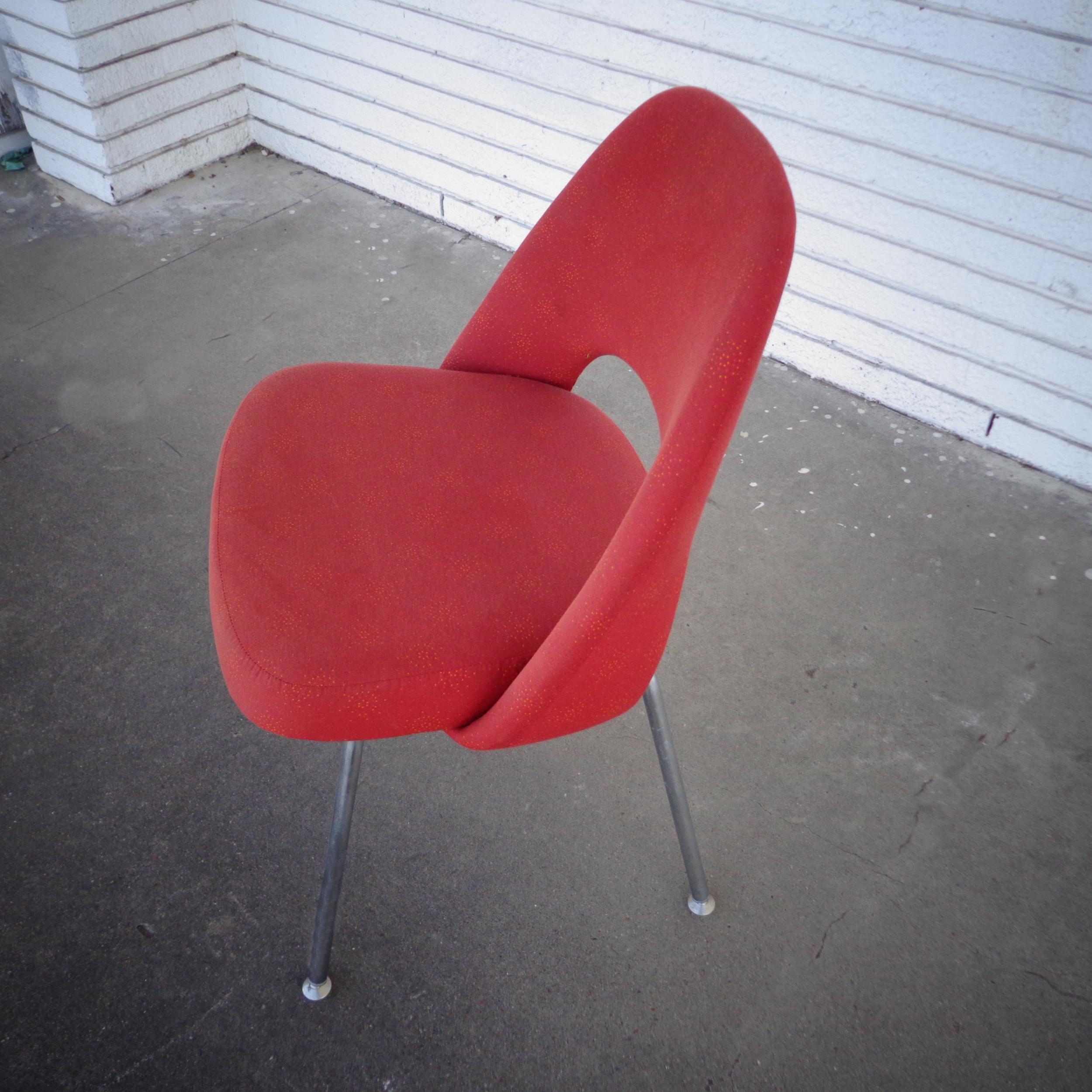 Zeitgenössische Knoll Eero Saarinen 72C-PC Esszimmerstühle (amerikanisch) im Angebot