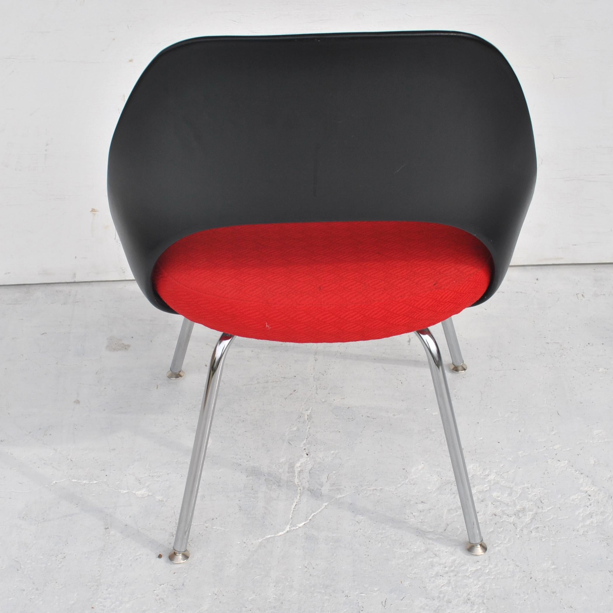 American (1) Contemporary Knoll Eero Saarinen 72C-PC Dining Side Chair 