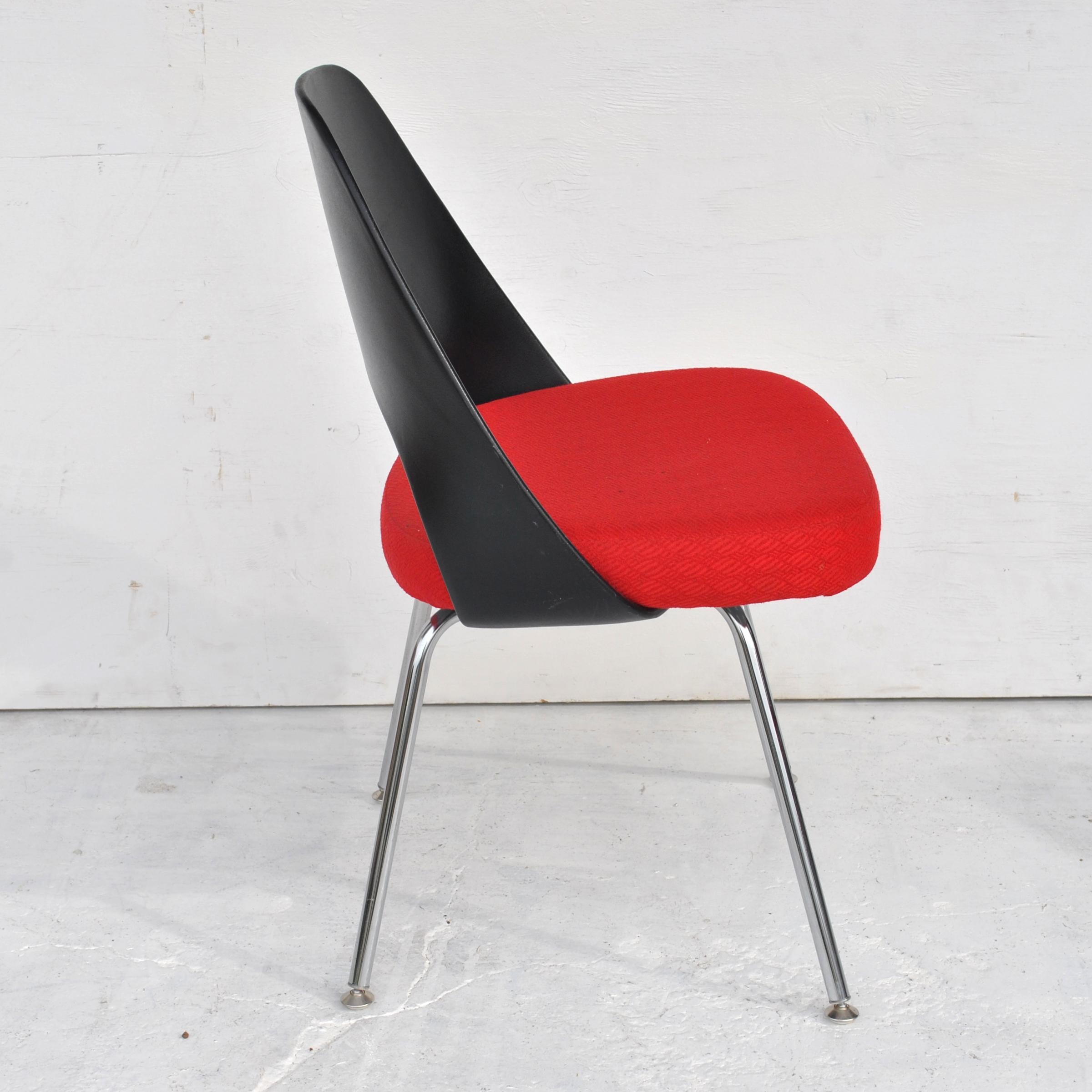 (1) Contemporary Knoll Eero Saarinen 72C-PC Dining Side Chair  In Good Condition In Pasadena, TX