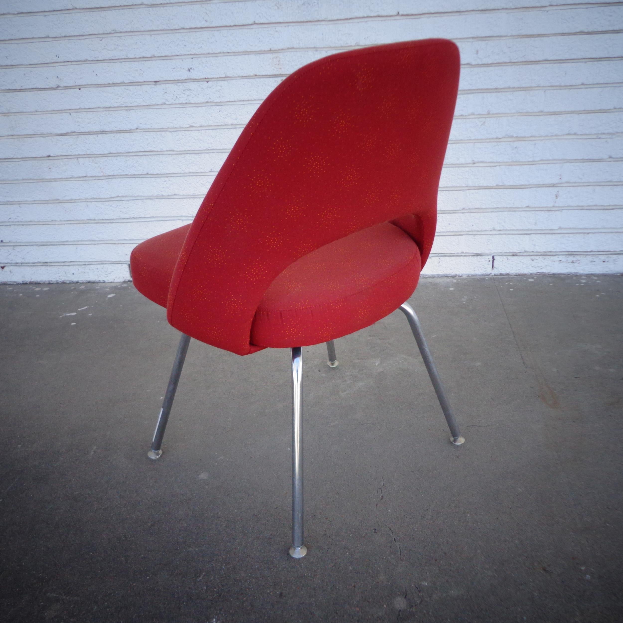 Zeitgenössische Knoll Eero Saarinen 72C-PC Esszimmerstühle (20. Jahrhundert) im Angebot