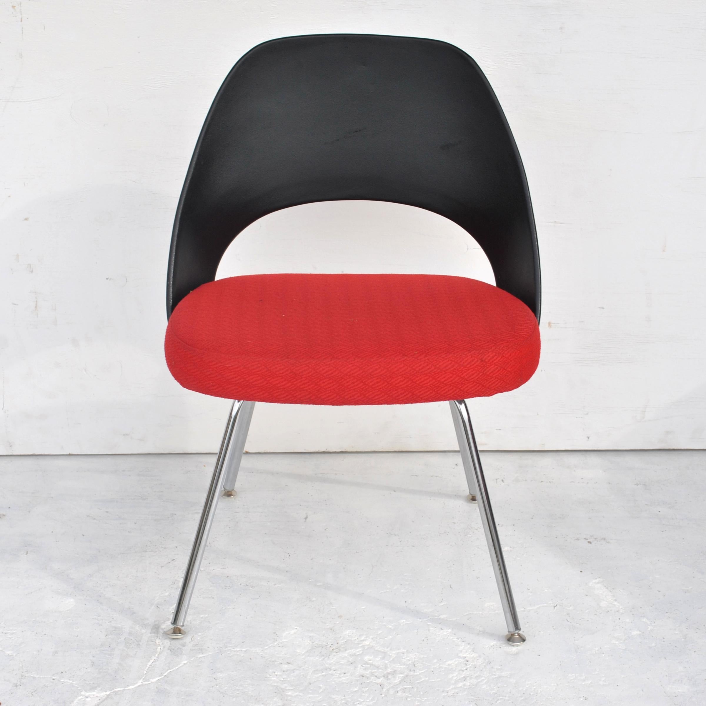 (1) Contemporary Knoll Eero Saarinen 72C-PC Dining Side Chair  2