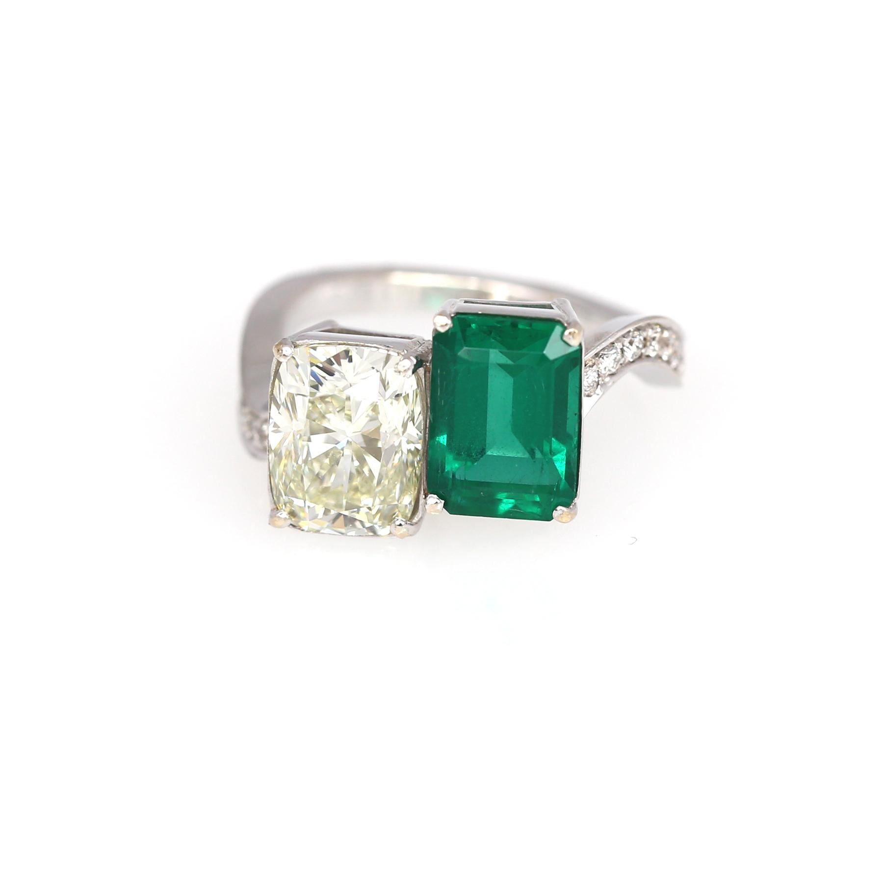 3.5 Ct Emerald 3.3 Ct Diamond White Gold Ring Certified, 1990 In Good Condition In Herzelia, Tel Aviv