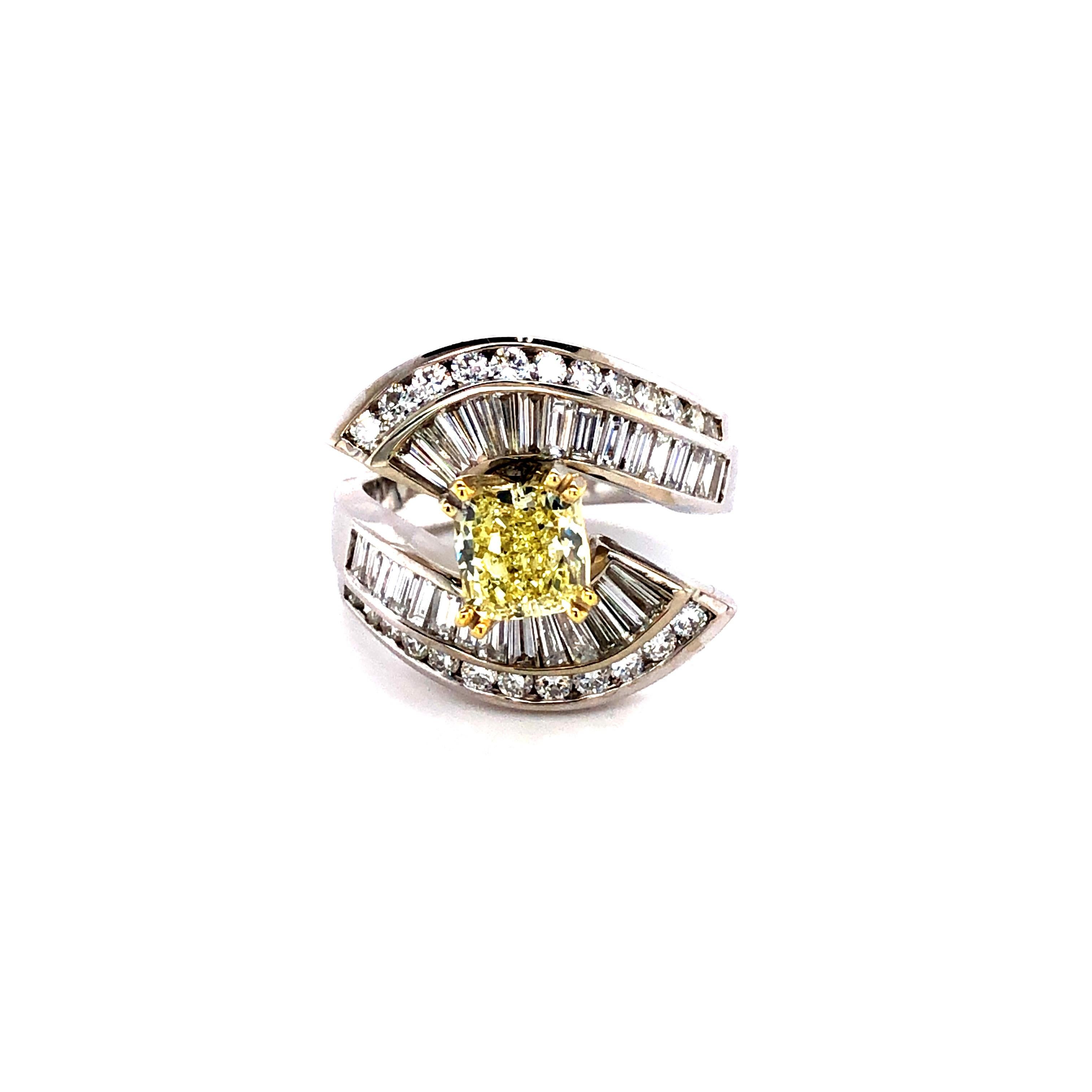 4 Carat Fancy Yellow and White Diamonds Engagement Ring, 18 Karat Gold 1