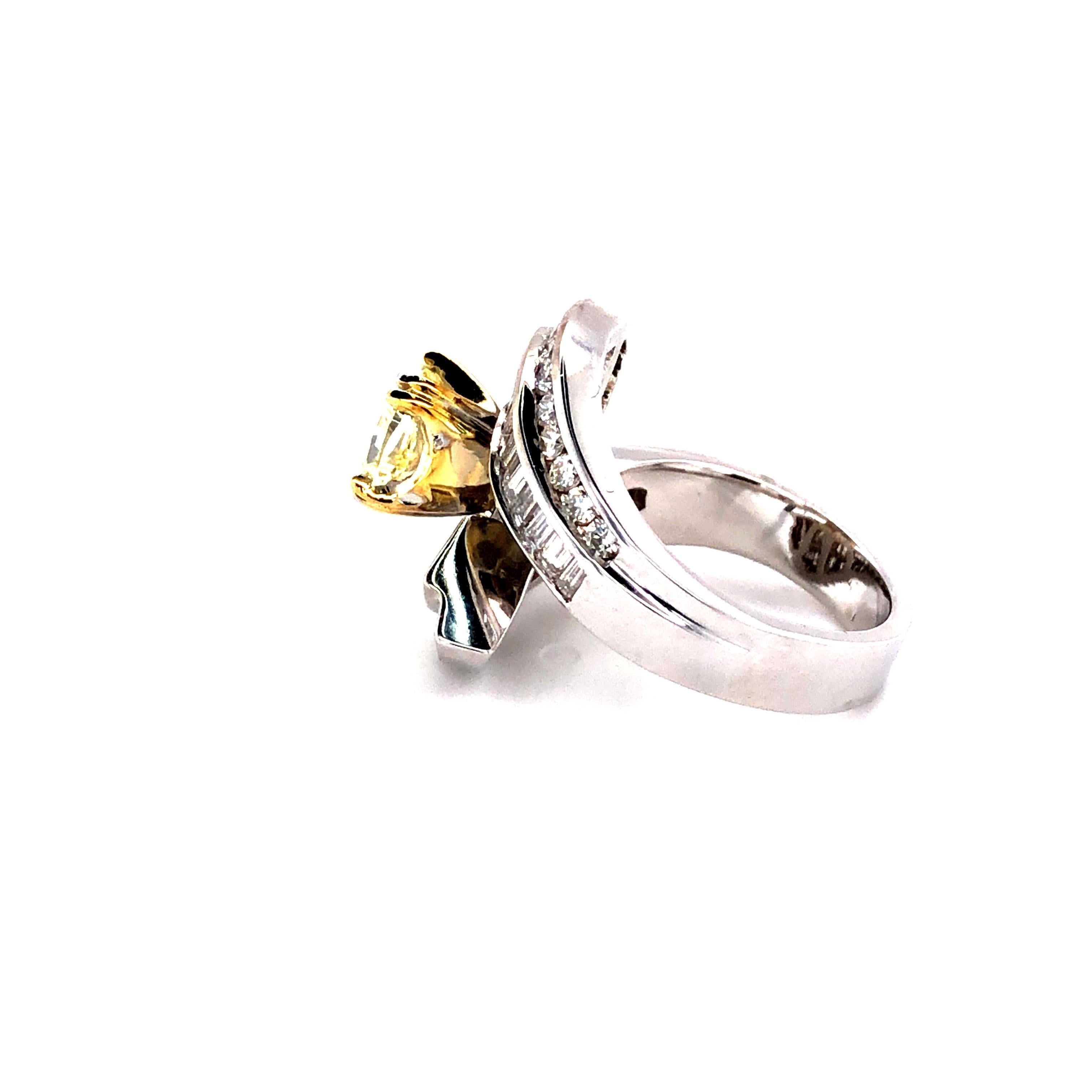 4 Carat Fancy Yellow and White Diamonds Engagement Ring, 18 Karat Gold 2