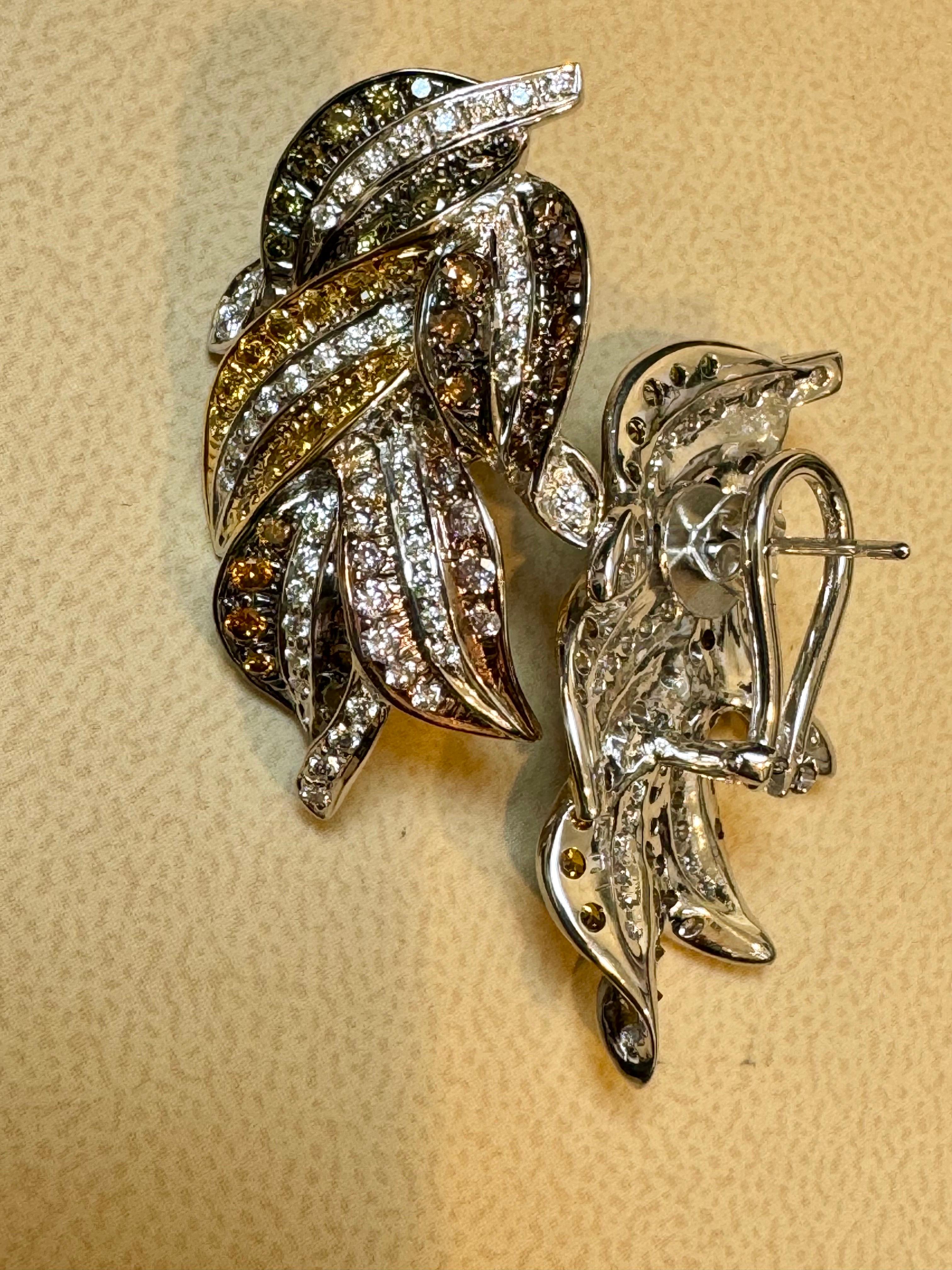 4 Karat natürliche Fancy Color Diamant-Blatt-Ohrringe aus 18 Kt mehrfarbigem Gold  (Rundschliff) im Angebot