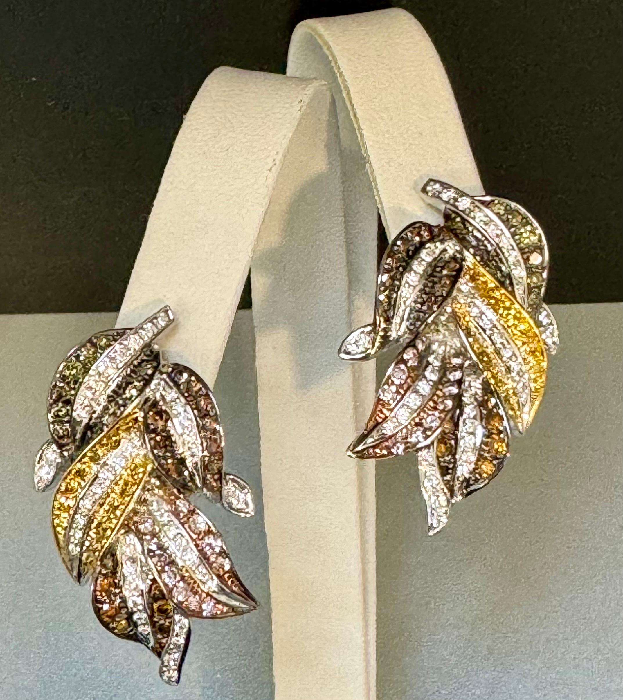 4 Ct Natural Fancy Color Diamond Leaf Earrings in 18 Kt Multi Color Gold  In Excellent Condition For Sale In New York, NY
