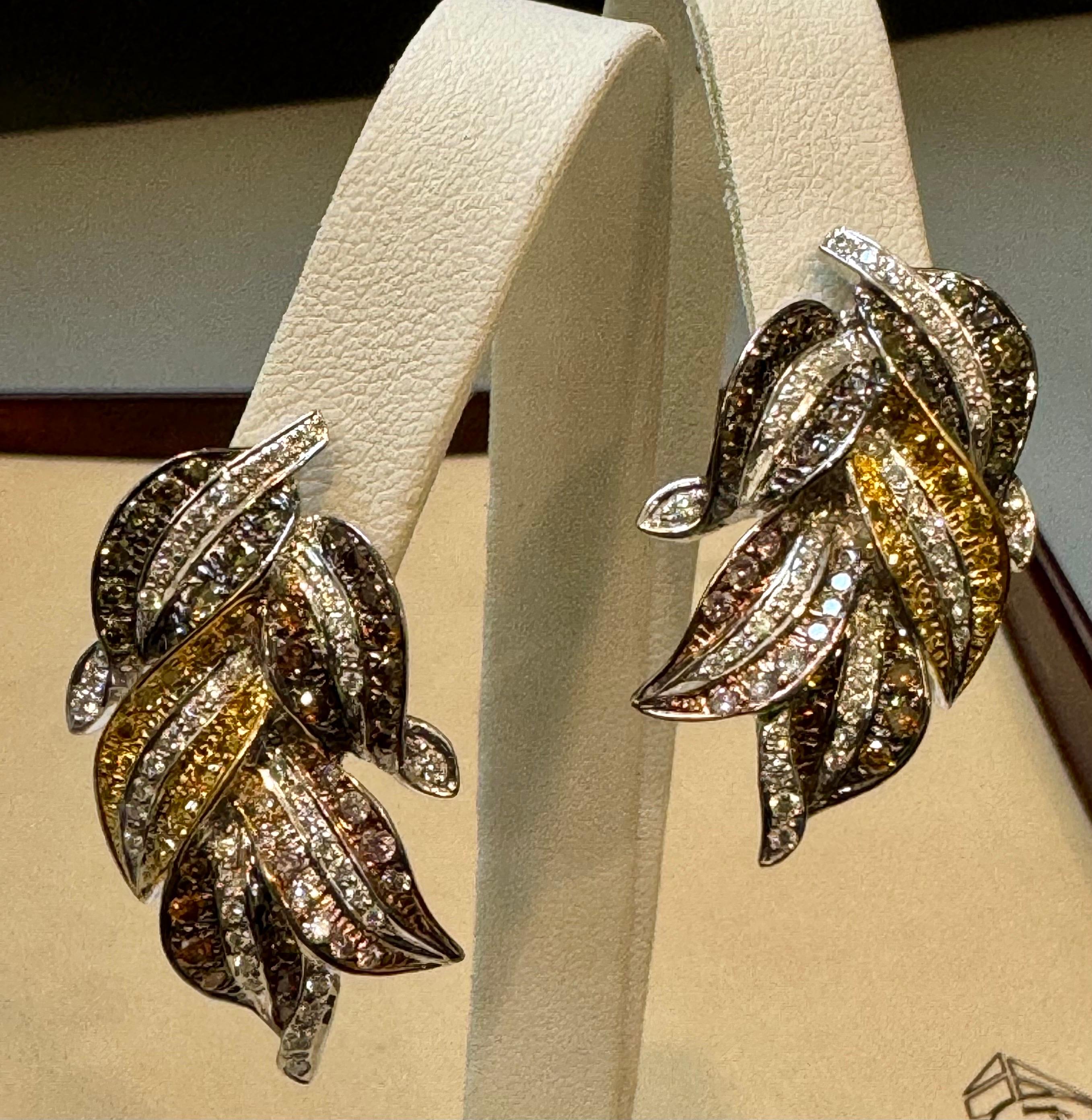 4 Karat natürliche Fancy Color Diamant-Blatt-Ohrringe aus 18 Kt mehrfarbigem Gold  Damen im Angebot