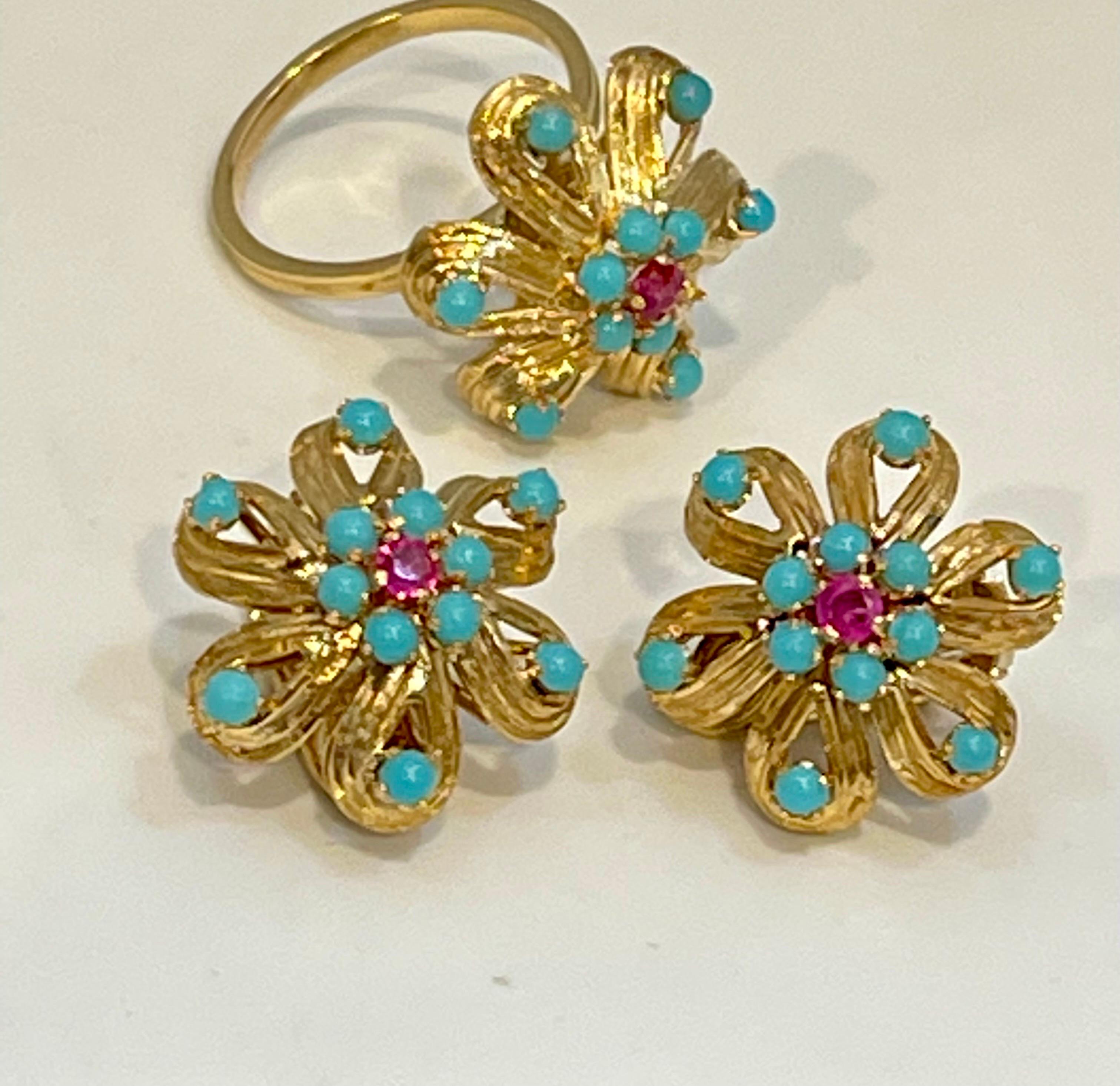 4 Ct Natural Turquoise & Ruby 18 Kt Yellow Gold Flower Ring & Earring Set 20Gm For Sale 1