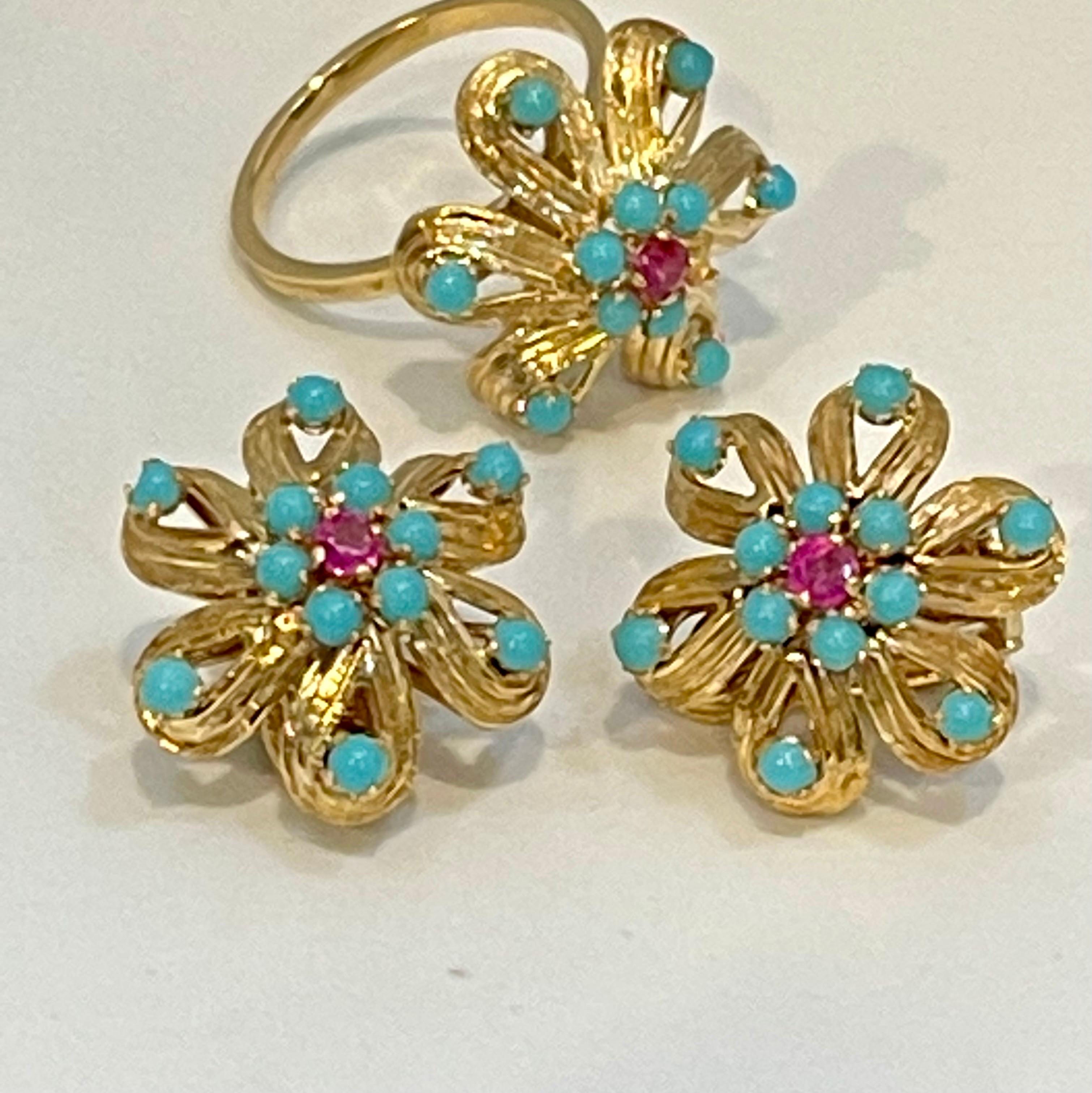 4 Ct Natural Turquoise & Ruby 18 Kt Yellow Gold Flower Ring & Earring Set 20Gm For Sale 2