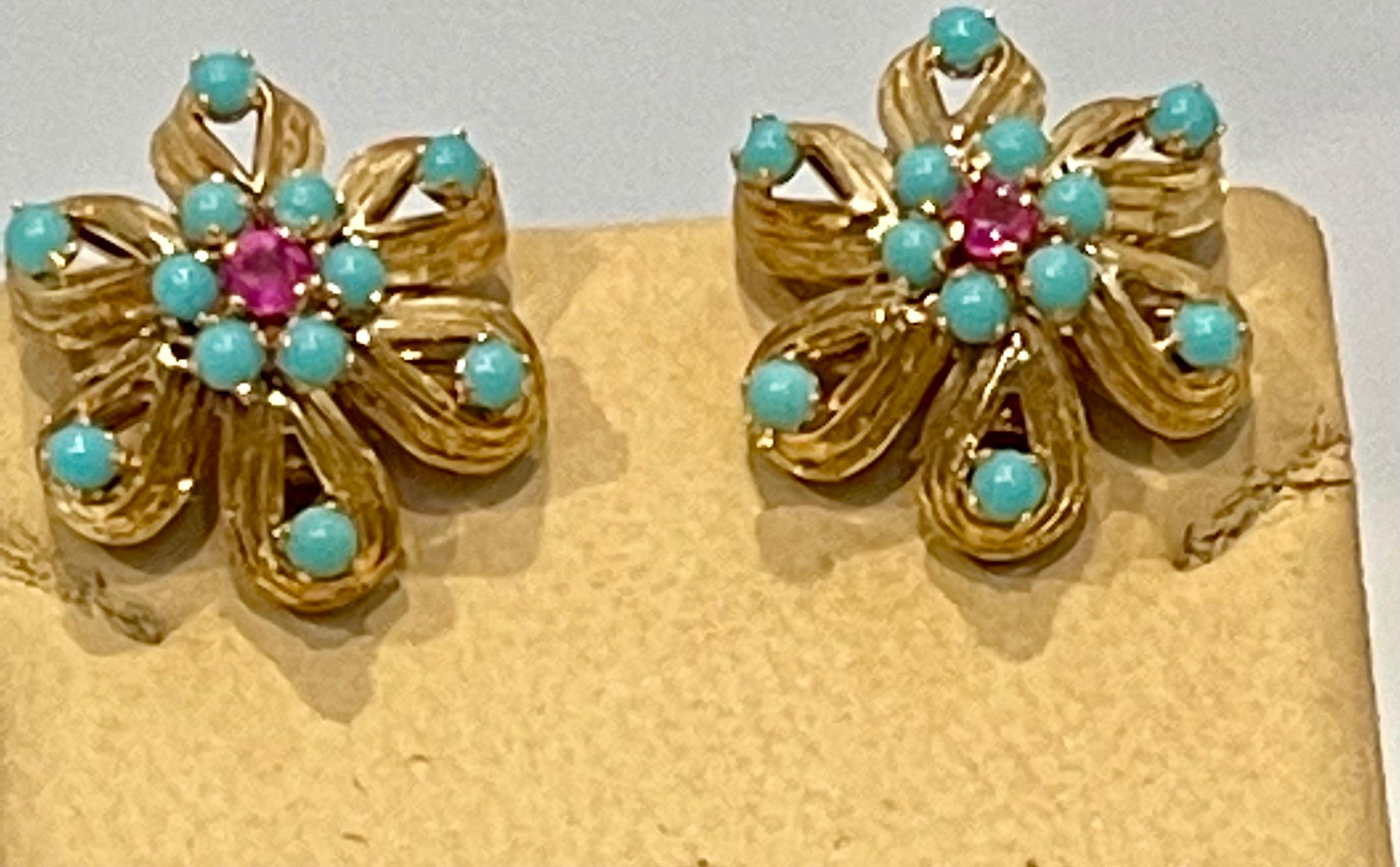 4 Ct Natural Turquoise & Ruby 18 Kt Yellow Gold Flower Ring & Earring Set 20Gm For Sale 3