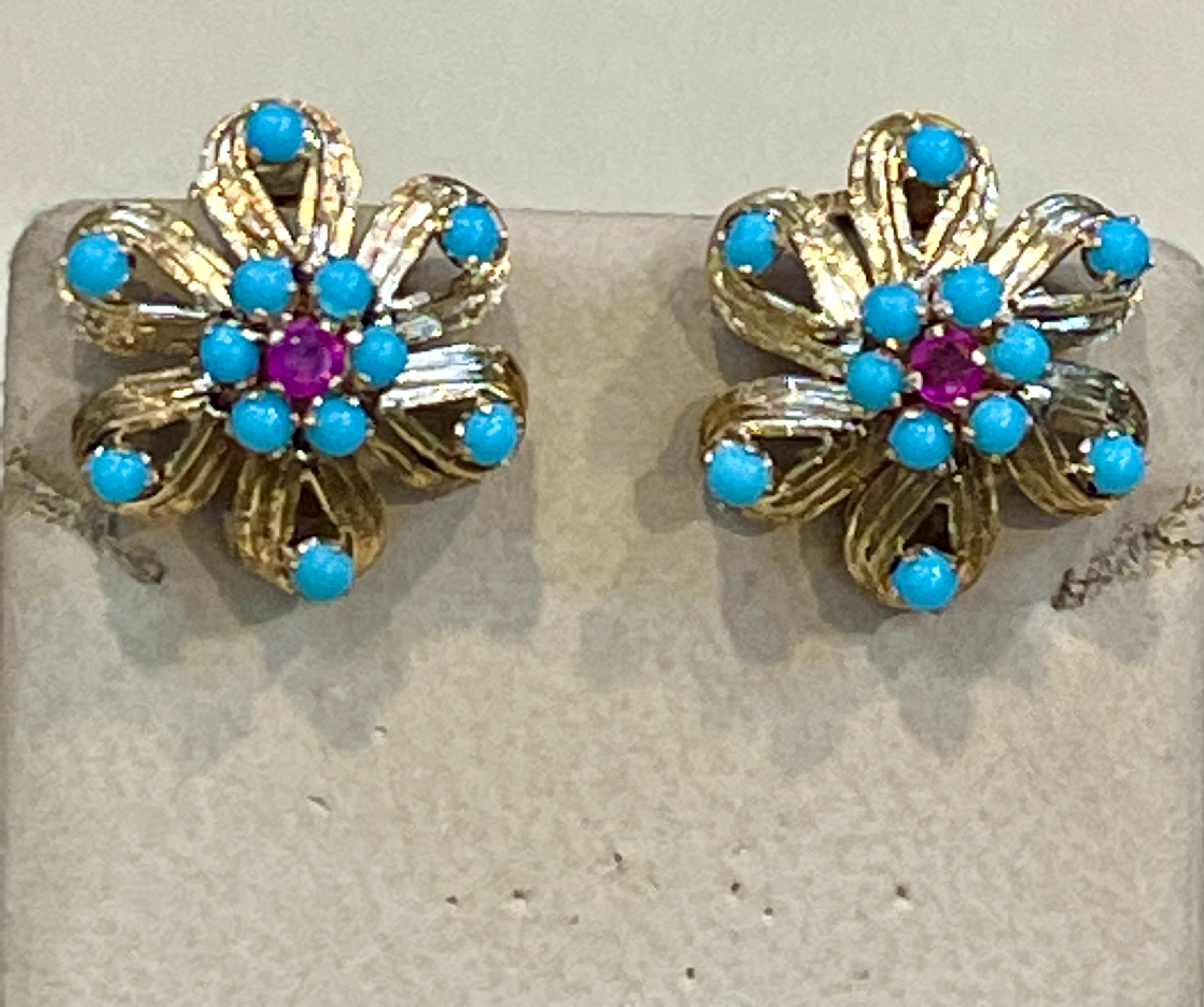4 Ct Natural Turquoise & Ruby 18 Kt Yellow Gold Flower Ring & Earring Set 20Gm For Sale 5