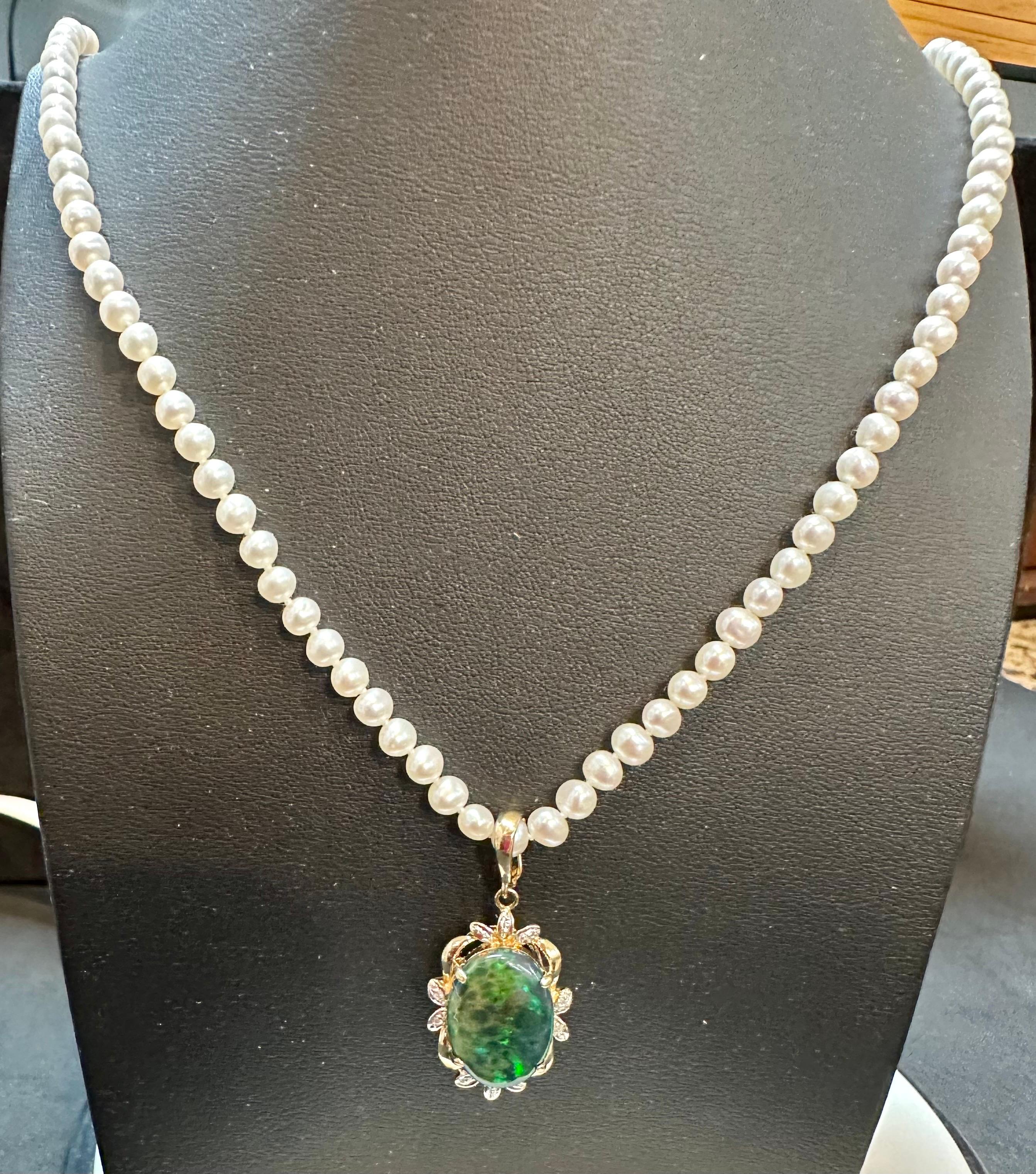 4 Ct Oval Shape Black Australian Opal & Diamond 14 K Yellow Gold Pearl Necklace For Sale 3