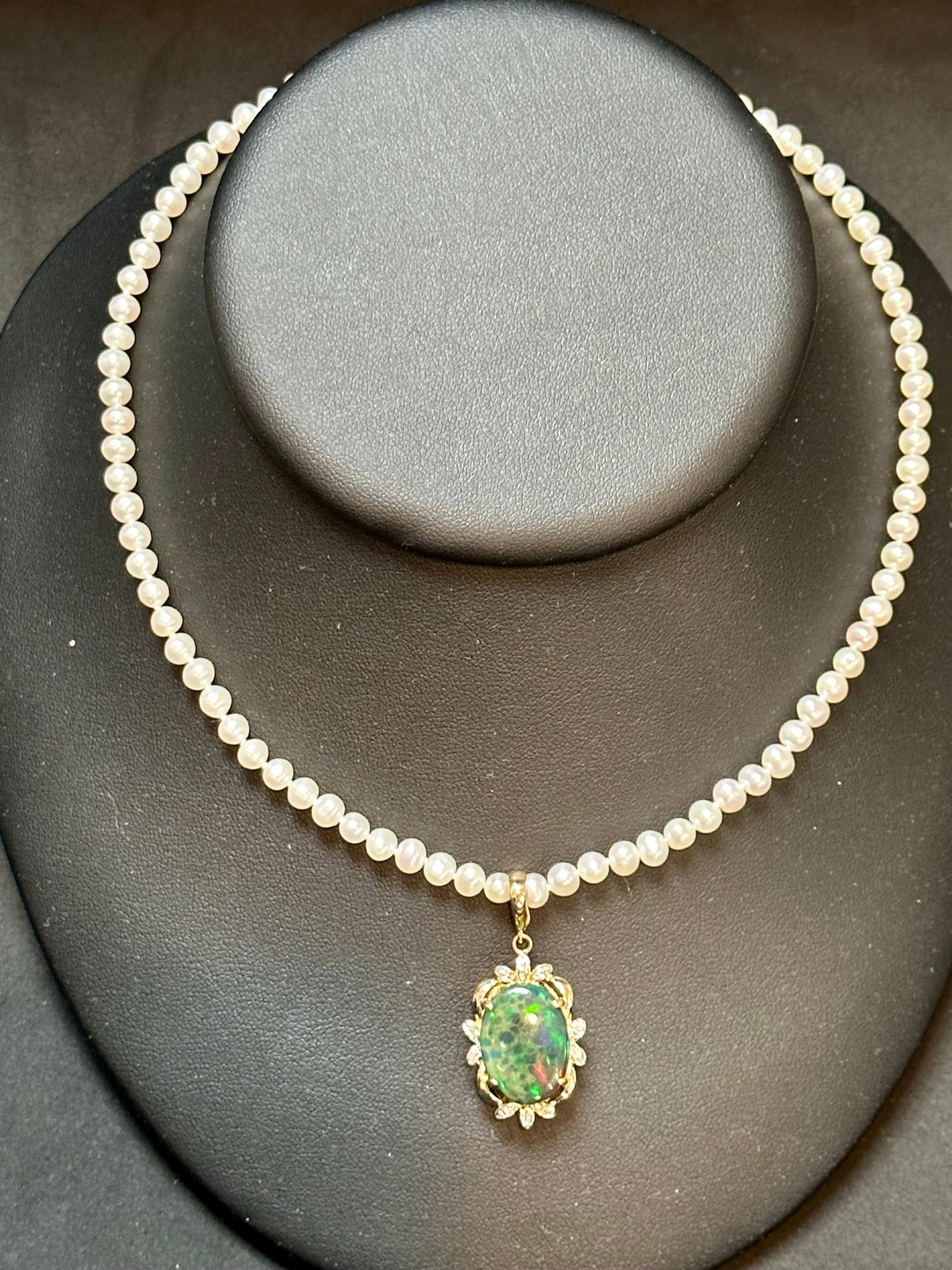 Women's 4 Ct Oval Shape Black Australian Opal & Diamond 14 K Yellow Gold Pearl Necklace For Sale