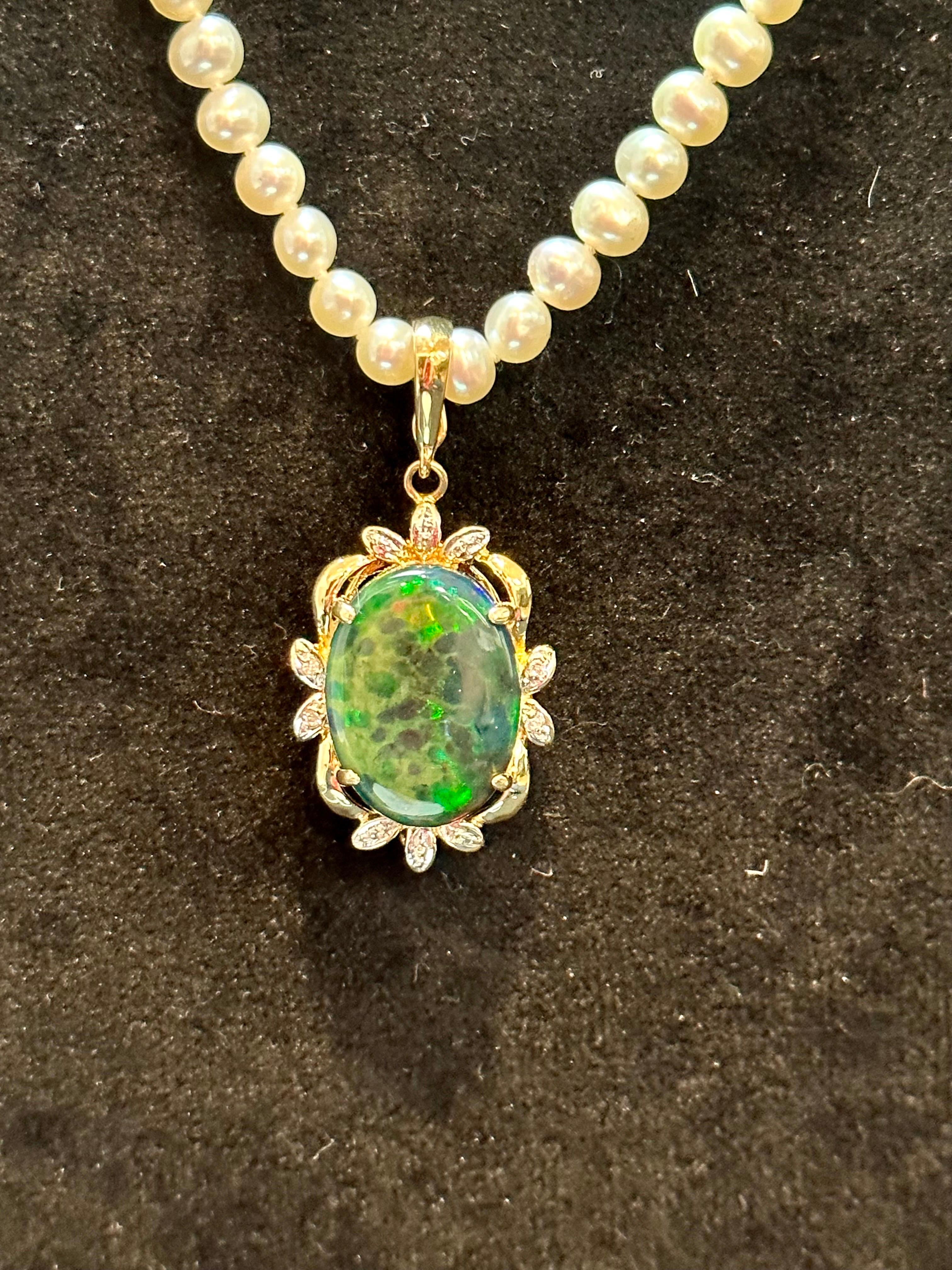 4 Ct Oval Shape Black Australian Opal & Diamond 14 K Yellow Gold Pearl Necklace For Sale 1