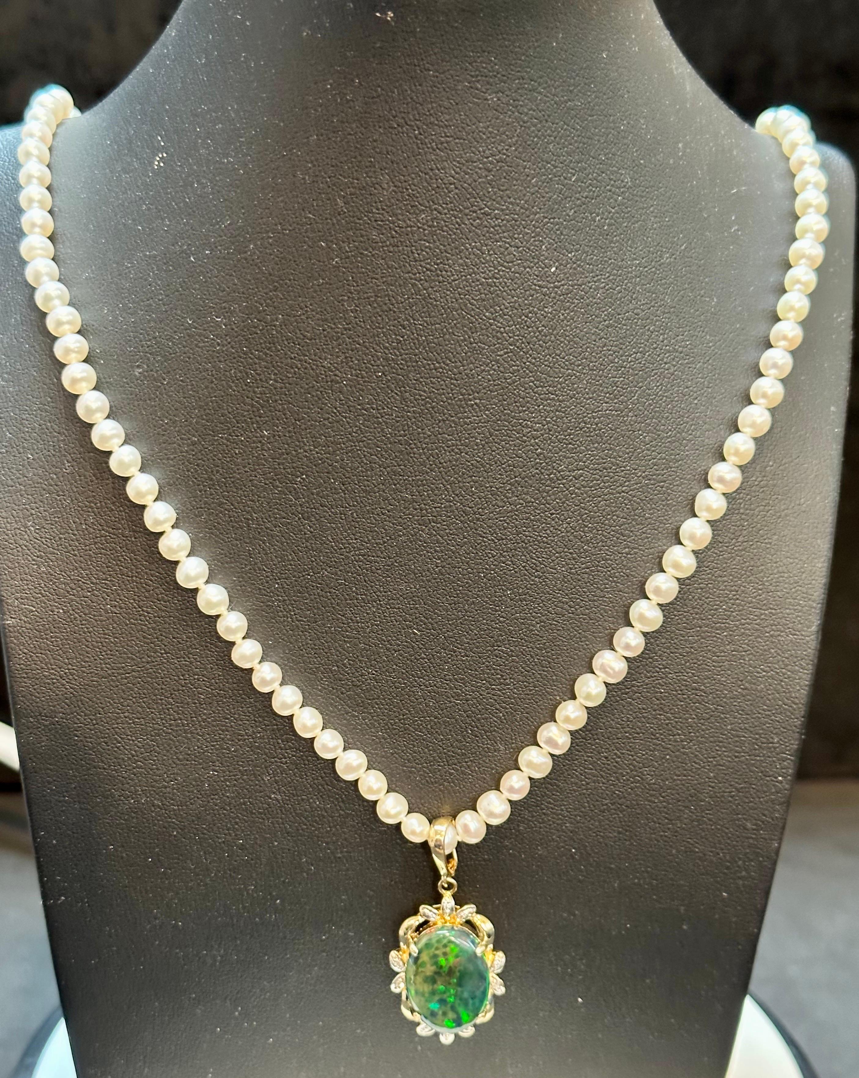 4 Ct Oval Shape Black Australian Opal & Diamond 14 K Yellow Gold Pearl Necklace For Sale 2