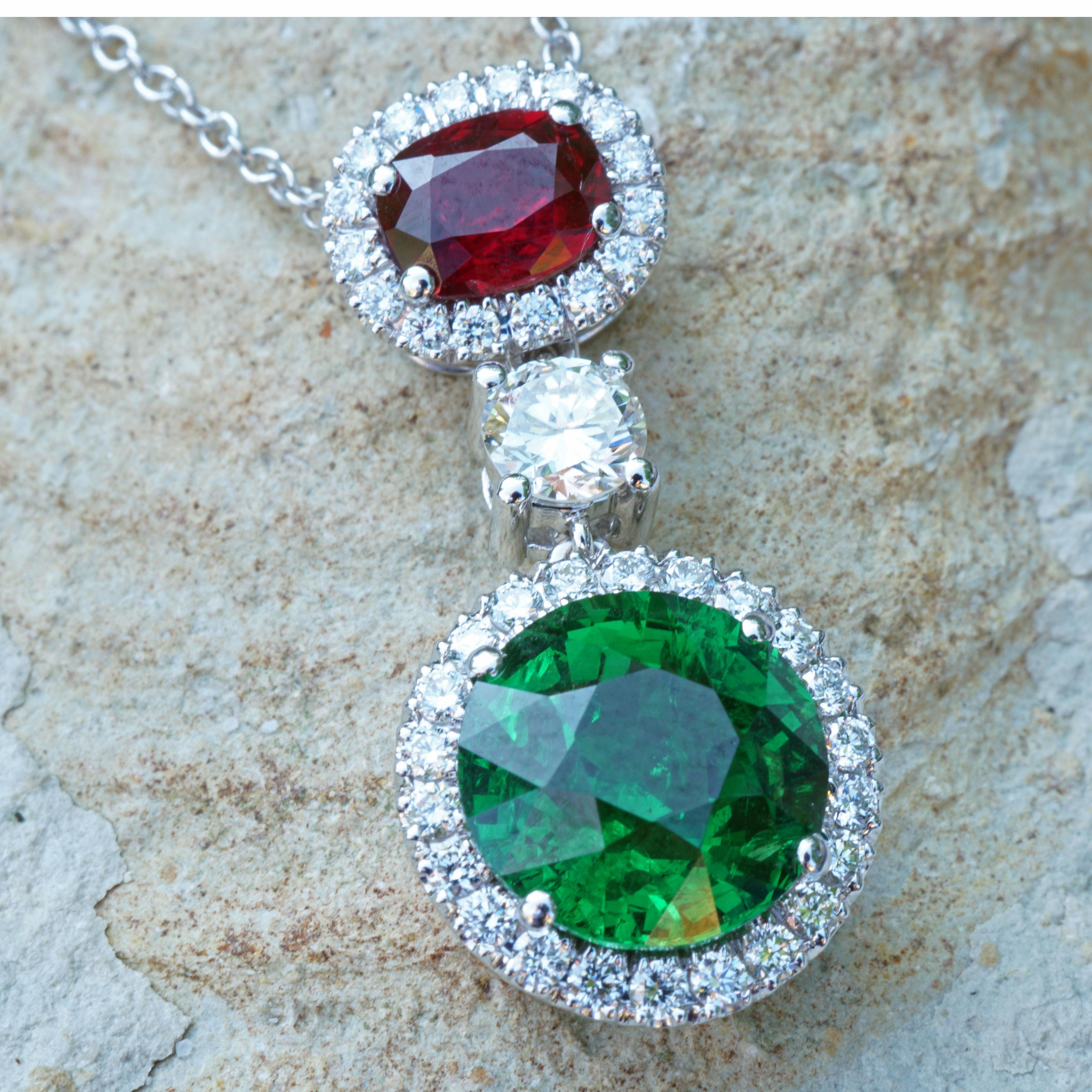 IGI Certificado 4 quilates Tsavorita Rubí Brillante Collar Pigeonblood en Nuevo estado para la venta en Viena, Viena