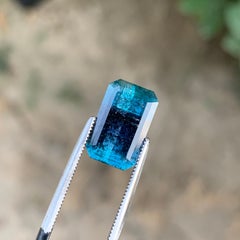 4 Cts. de turmalina bicolor azul y azul oscuro, tallada en esmeralda, para joyería