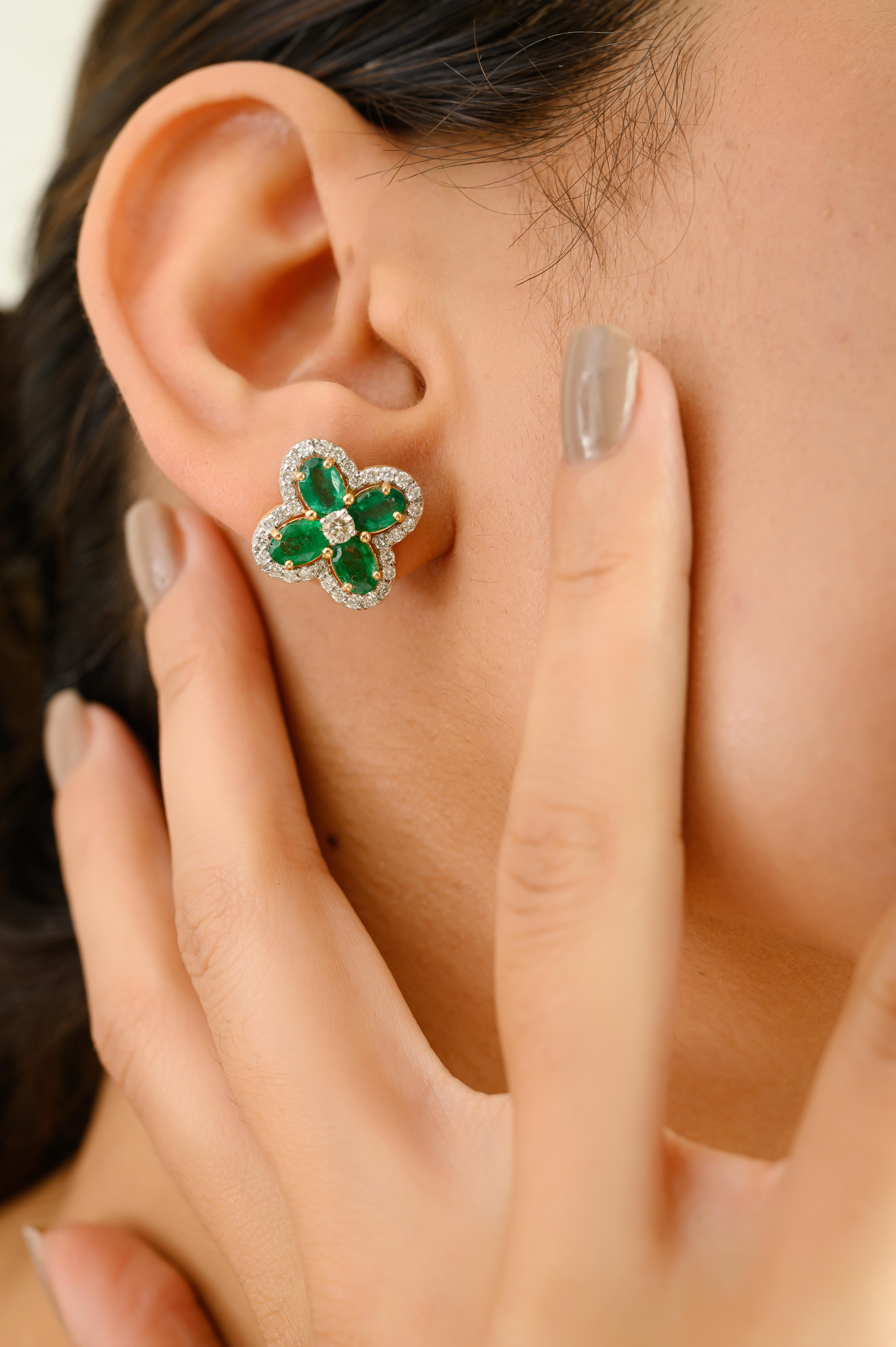 4 CTW Natural Emerald Floral Diamond Stud Earrings in Solid 18k Yellow Gold im Angebot 2