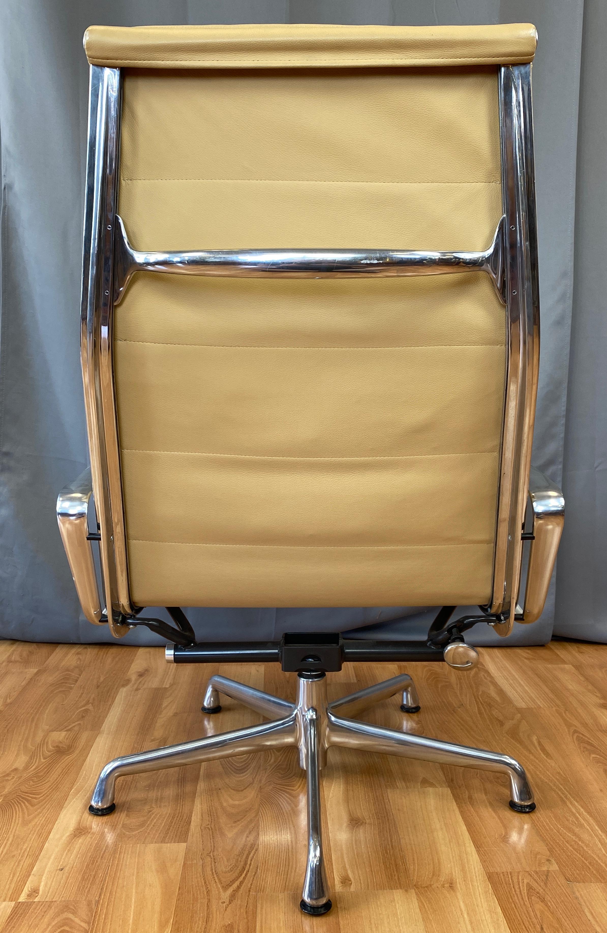 4 Cushion Eames Soft Pad Lounge Chair for Herman Miller in Leather In Good Condition In San Francisco, CA