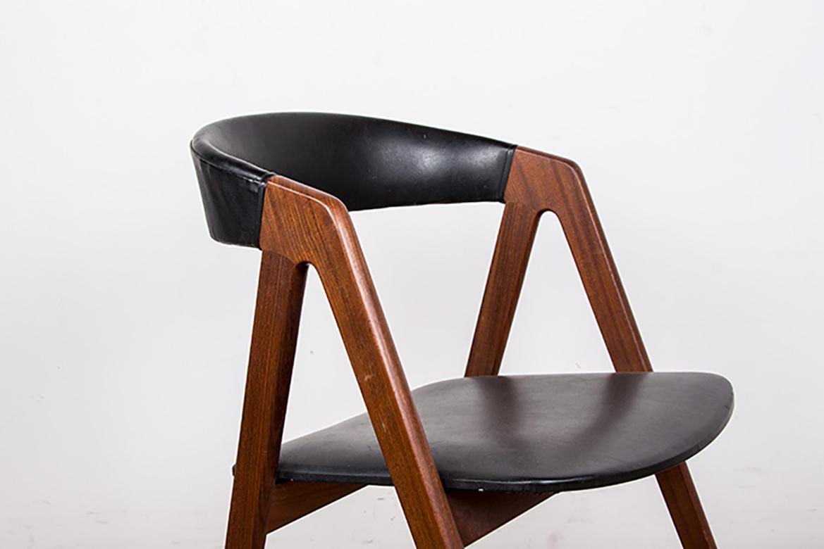 Danois 4 chaises danoises Afrormosia et skai modèle 205 de Thomas Harlev, 1960. en vente