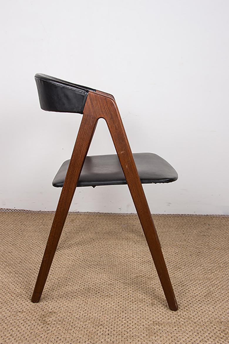 Imitation cuir 4 chaises danoises Afrormosia et skai modèle 205 de Thomas Harlev, 1960. en vente