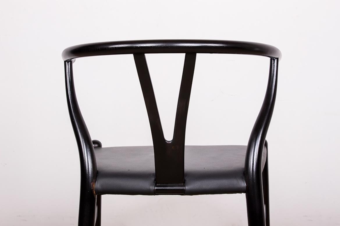 4 Danish chairs, in black lacquered wood and leather, model CH 24 by Hans Wegner For Sale 9