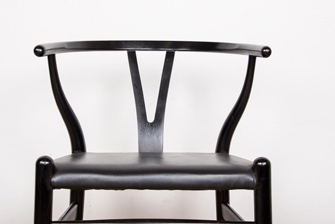Scandinavian Modern 4 Danish chairs, in black lacquered wood and leather, model CH 24 by Hans Wegner For Sale