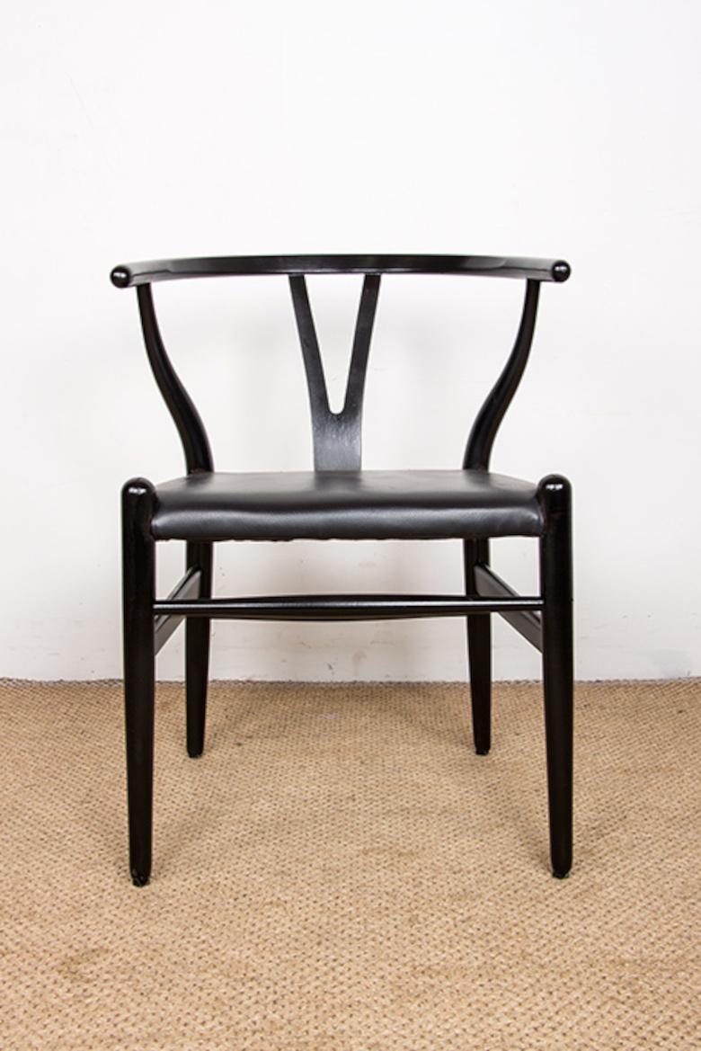 Leather 4 Danish chairs, in black lacquered wood and leather, model CH 24 by Hans Wegner For Sale