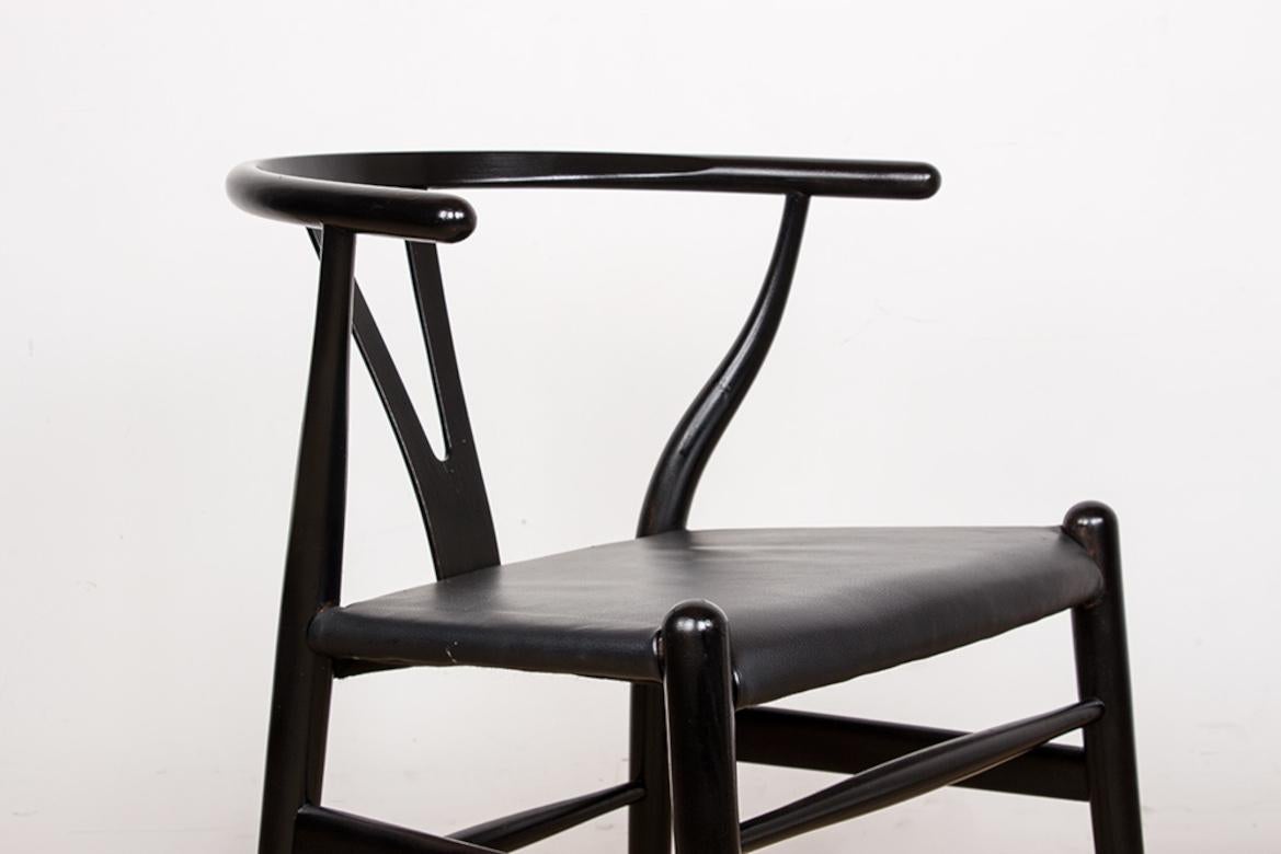 4 Danish chairs, in black lacquered wood and leather, model CH 24 by Hans Wegner For Sale 2