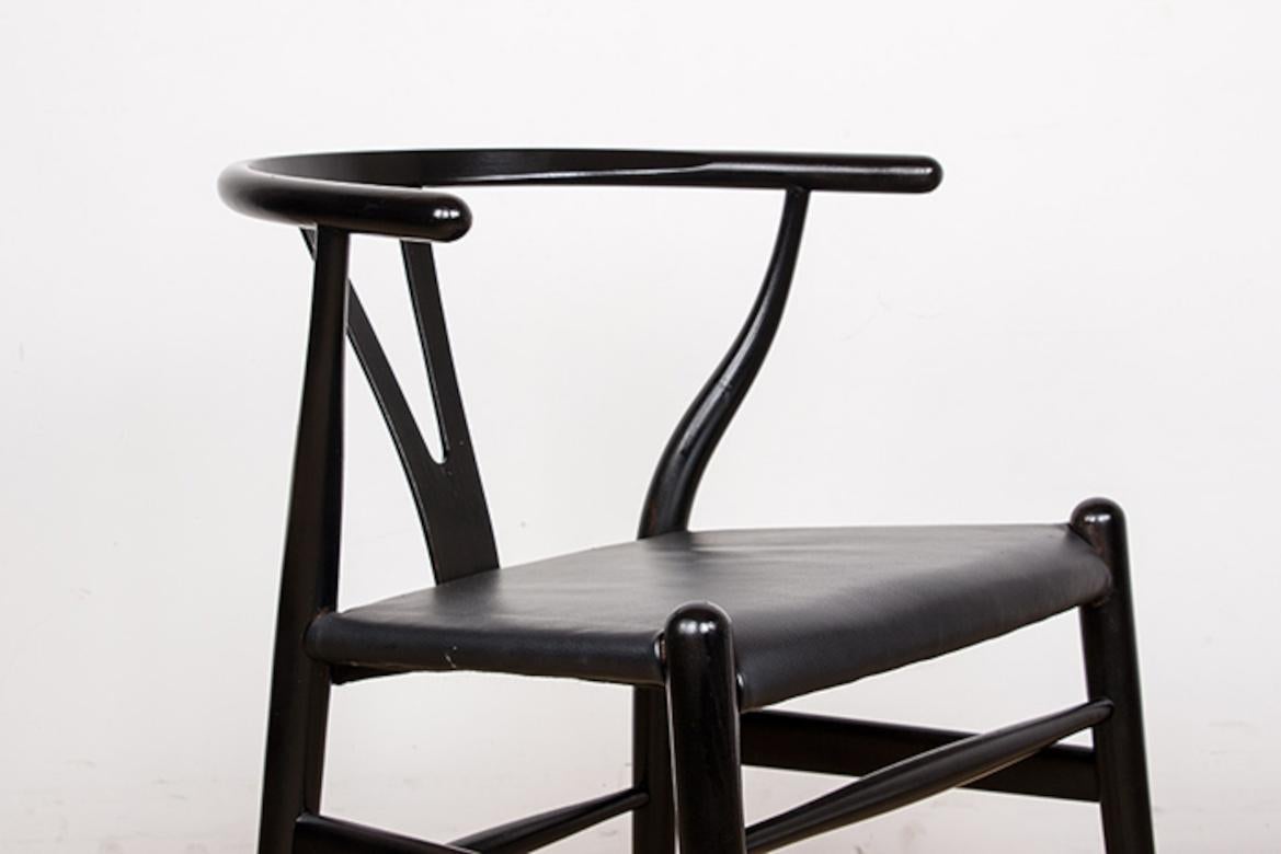 4 Danish chairs, in black lacquered wood and leather, model CH 24 by Hans Wegner For Sale 3