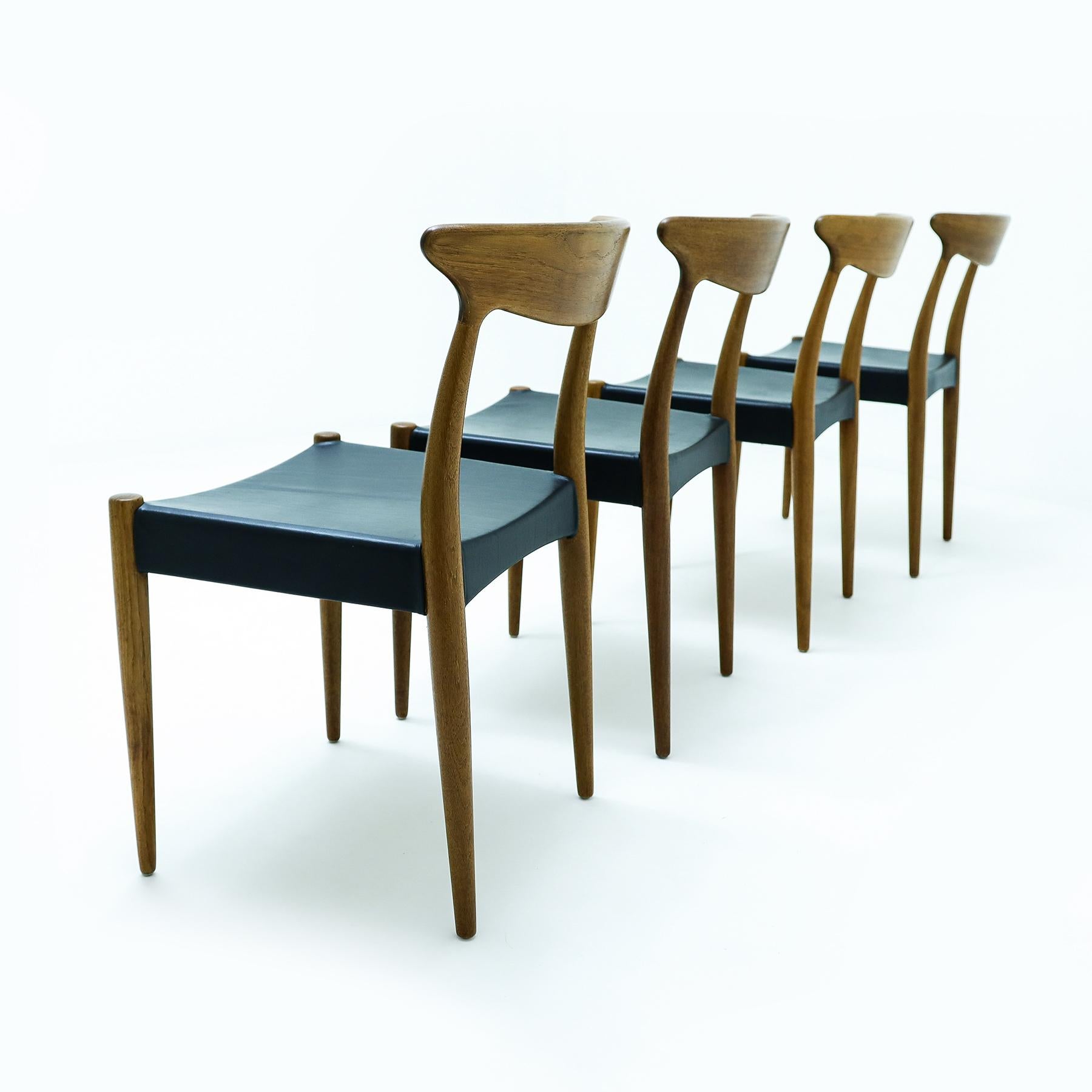 Teck 4 chaises de salle à manger danoises du milieu du siècle dernier Arne Hovmand-Olsen, Mogens Kold MK310  en vente
