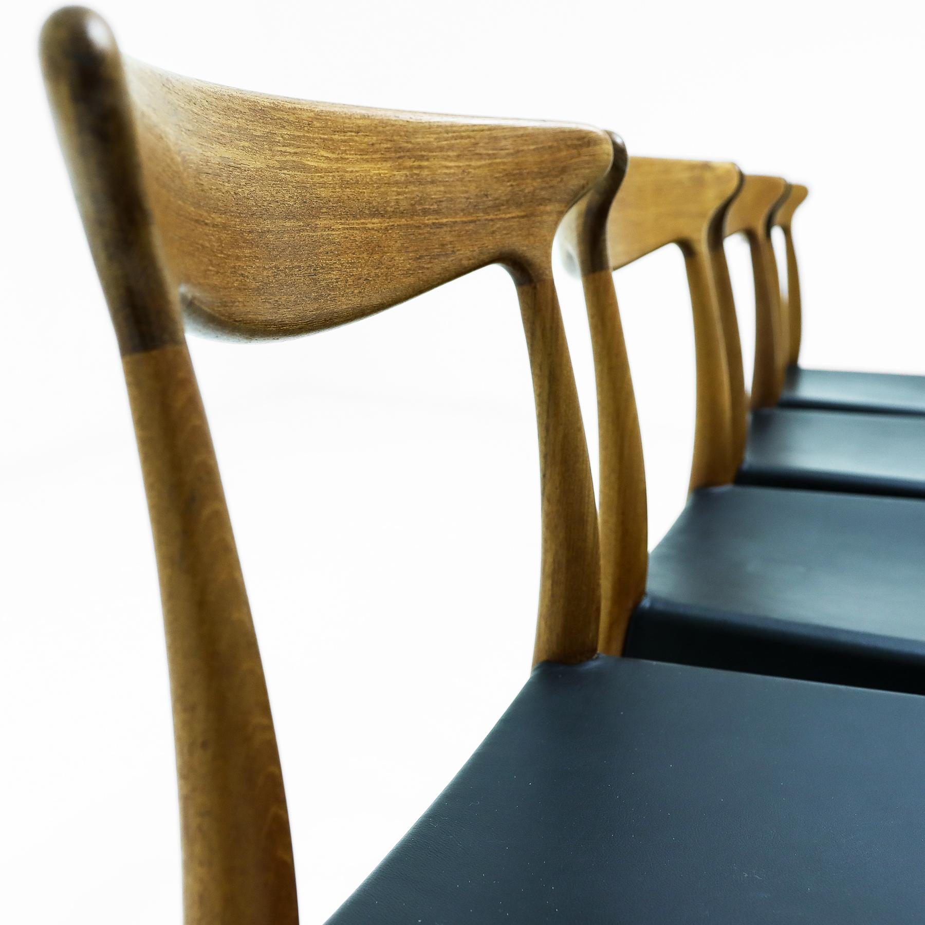 4 Danish Mid Century Arne Hovmand-Olsen, Mogens Kold MK310 teak dining chairs  For Sale 3