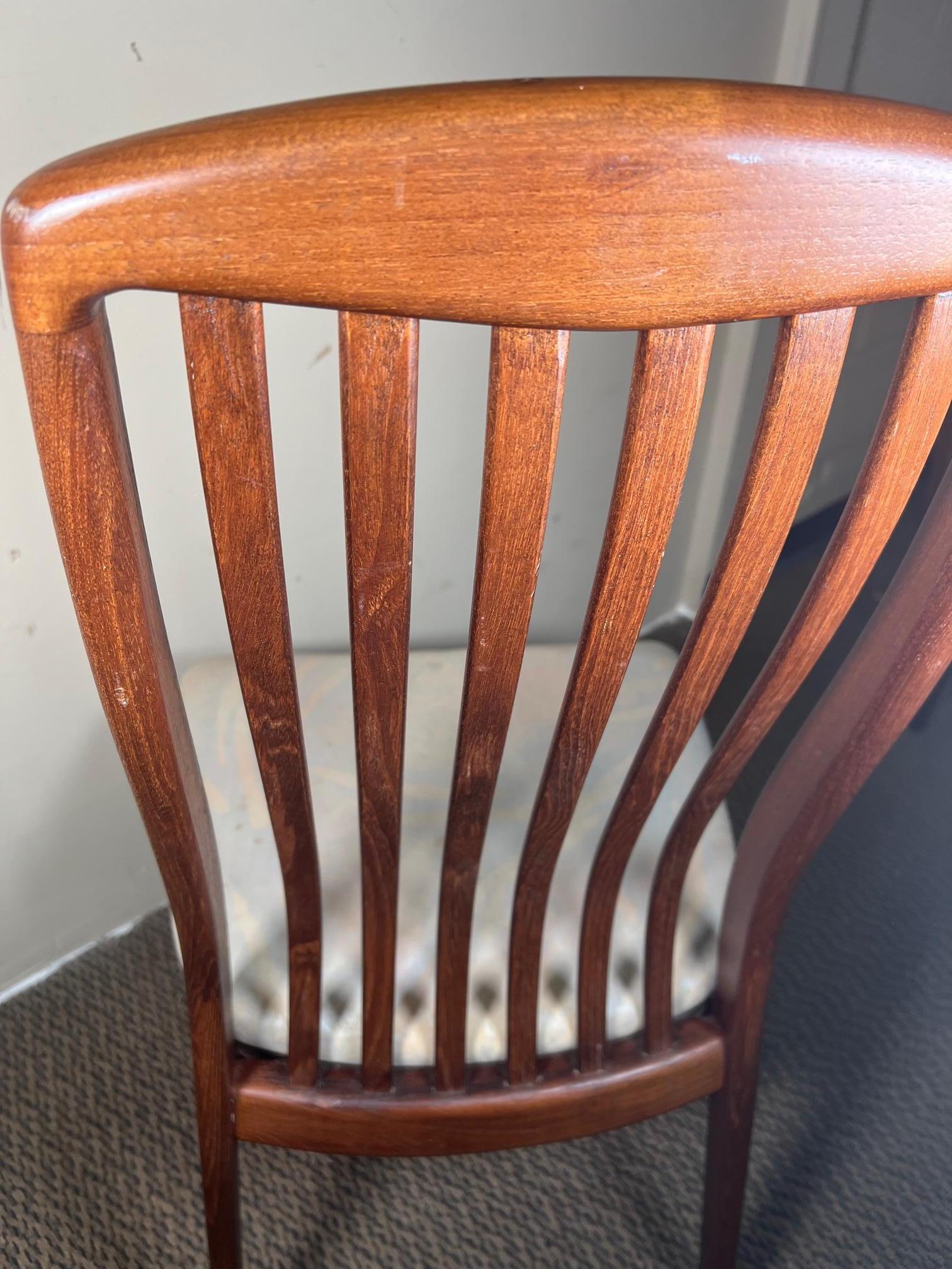 4 Danish Mid Century Modern Dining Chairs by Schou Andersen Slat Back Mahogany In Good Condition In Atlanta, GA