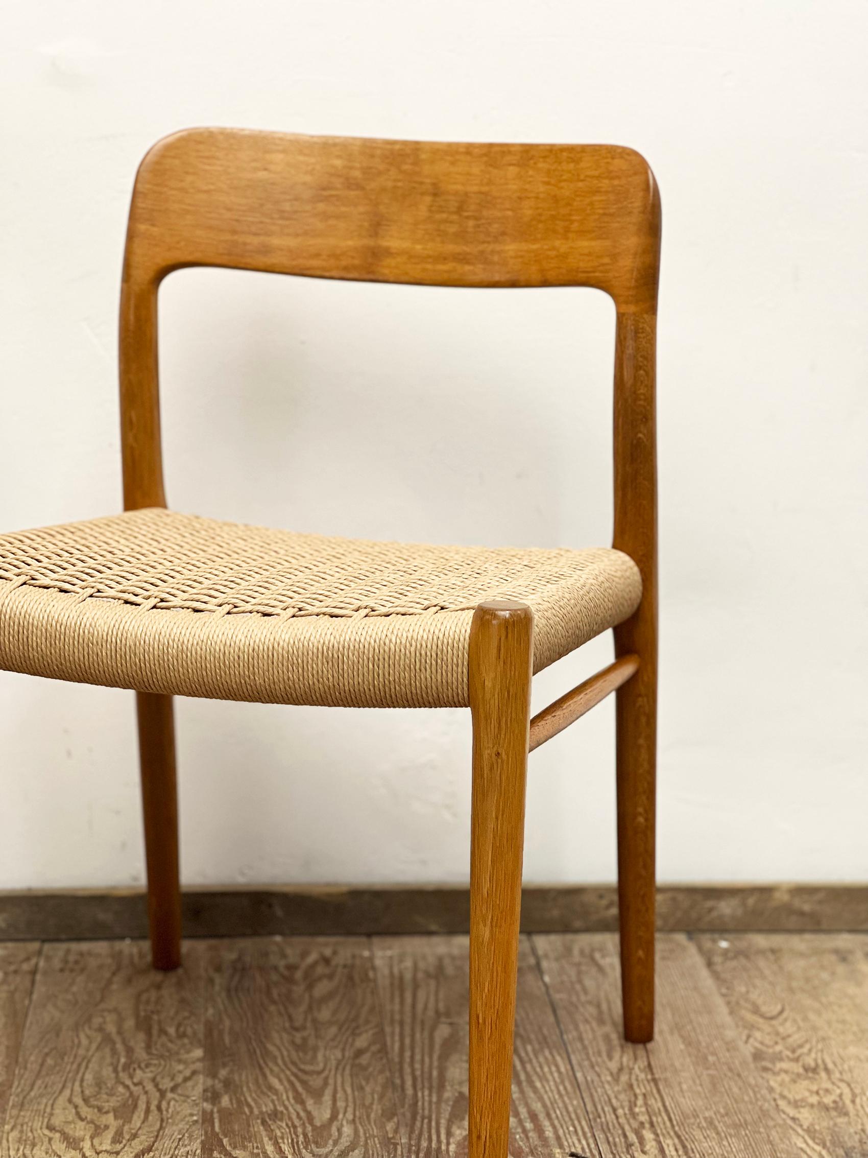 4 Danish Mid-Century Modern Oak Dining Chairs #75, Niels O. Møller, J. L. Moller For Sale 1