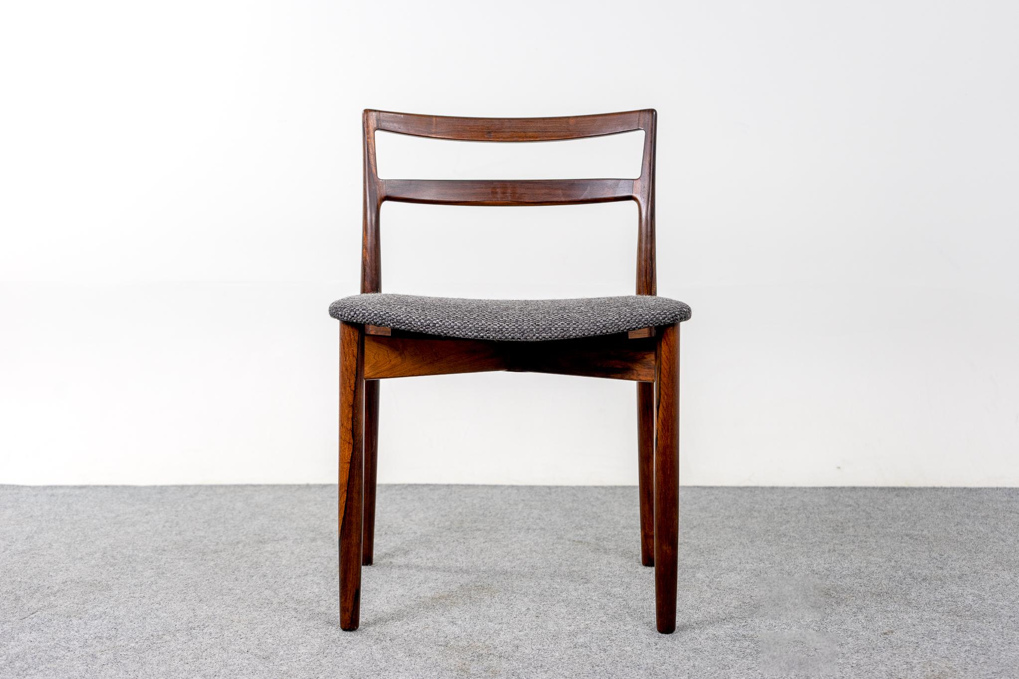 4 dänische Esszimmerstühle aus Rosenholz „Modell 61“, von Harry Ostergaard, Mitte des Jahrhunderts (Skandinavische Moderne) im Angebot