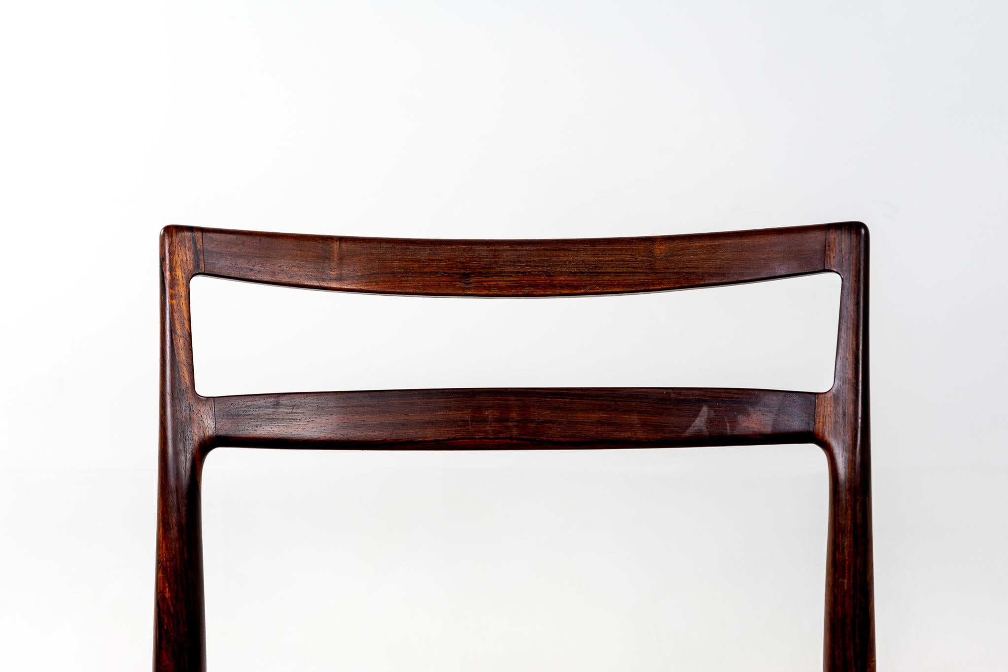 4 dänische Esszimmerstühle aus Rosenholz „Modell 61“, von Harry Ostergaard, Mitte des Jahrhunderts (Dänisch) im Angebot