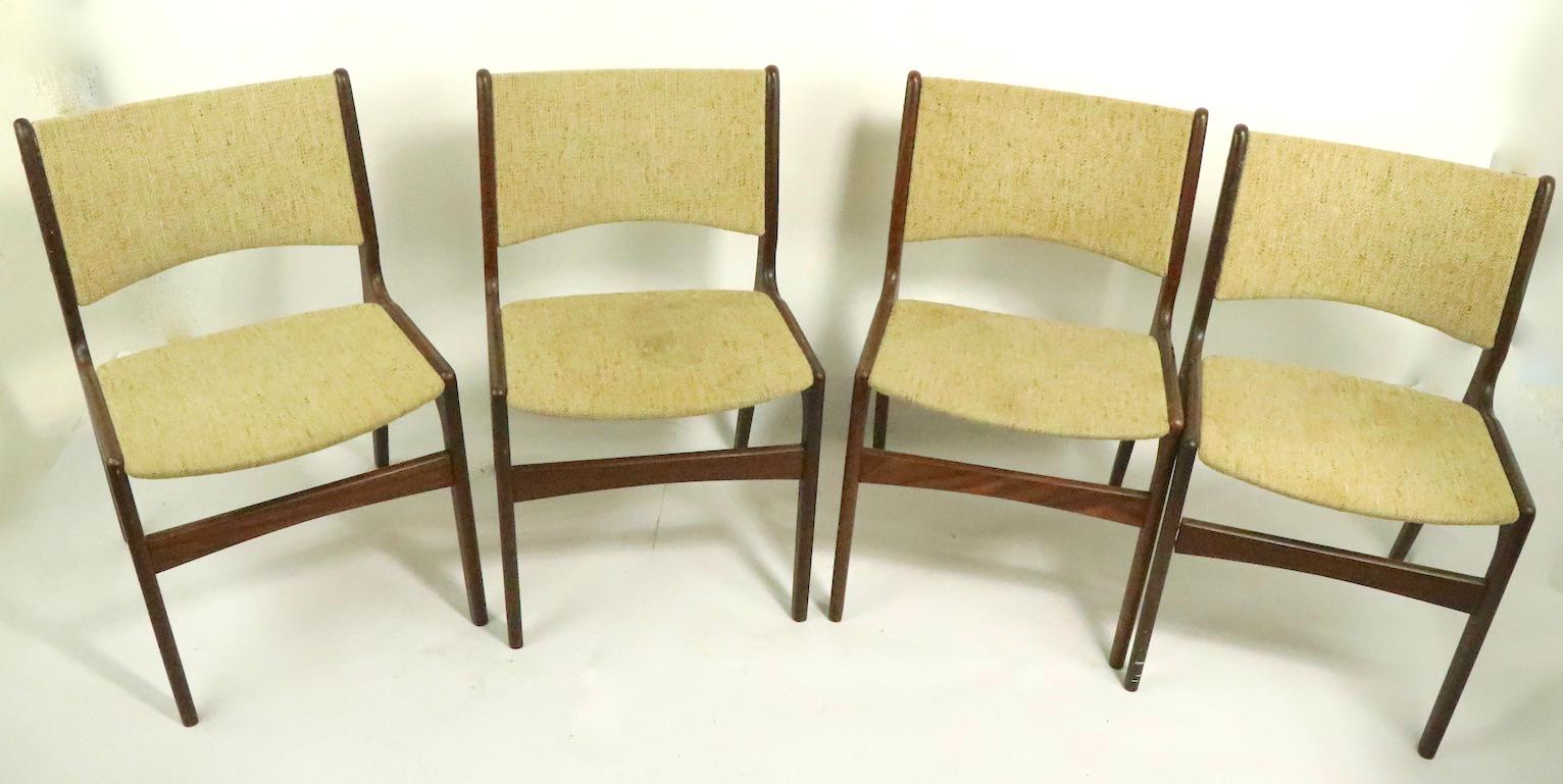 4 chaises de salle à manger danoises modernes par Odense Maskinsnedkeri Bon état - En vente à New York, NY