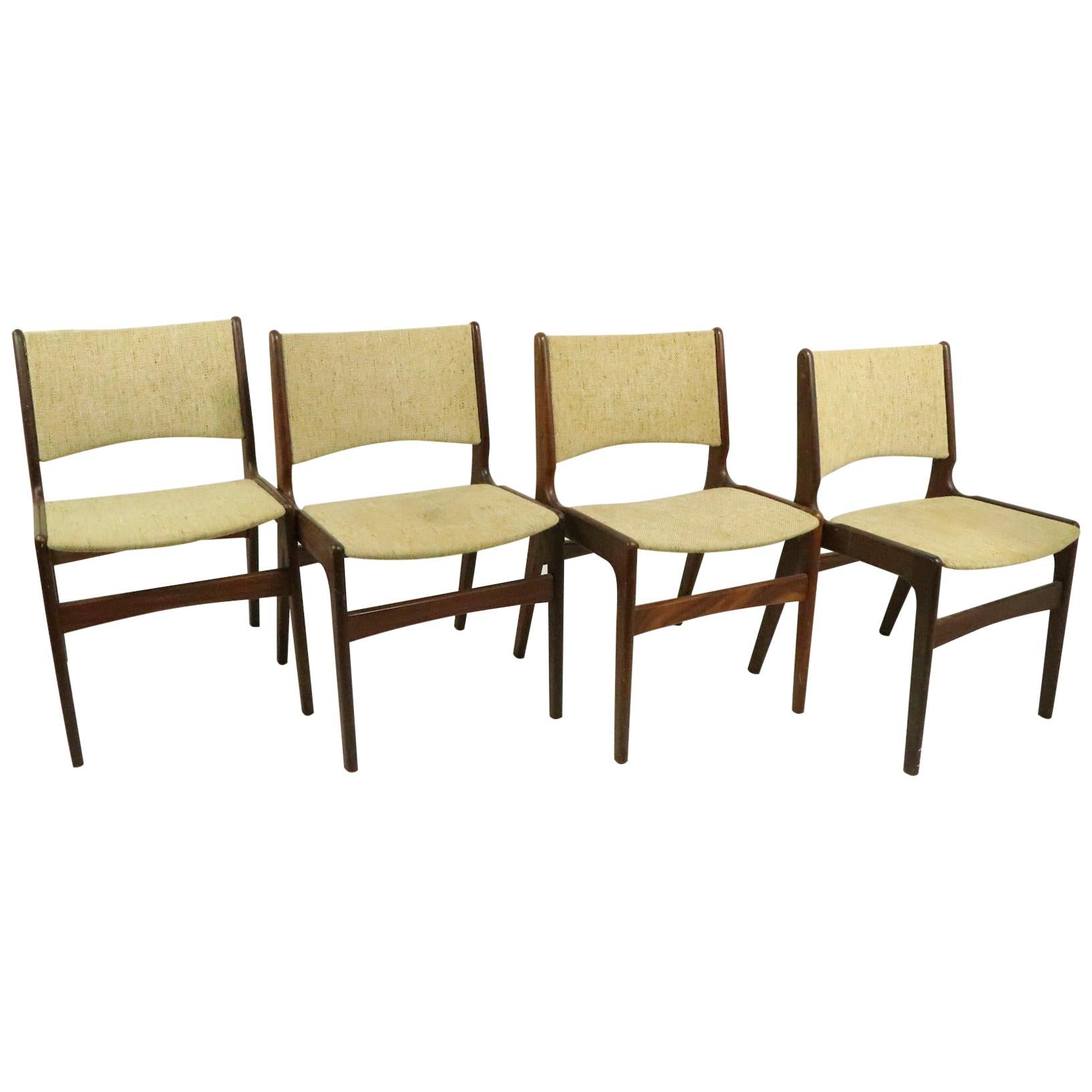 4 chaises de salle à manger danoises modernes par Odense Maskinsnedkeri en vente