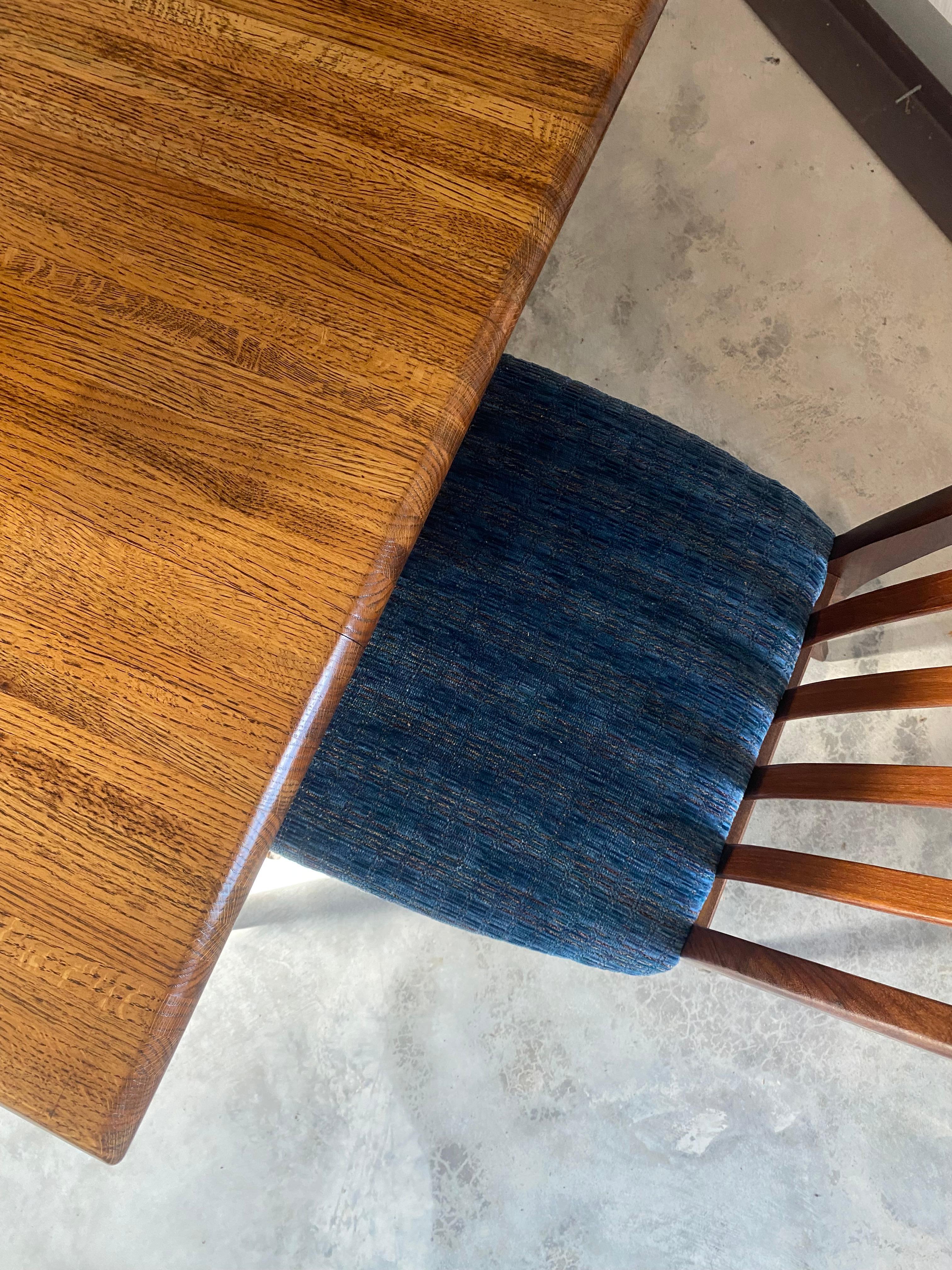 (4) Chaises de salle à manger modernes danoises Nouveau rembourrage en vente 9