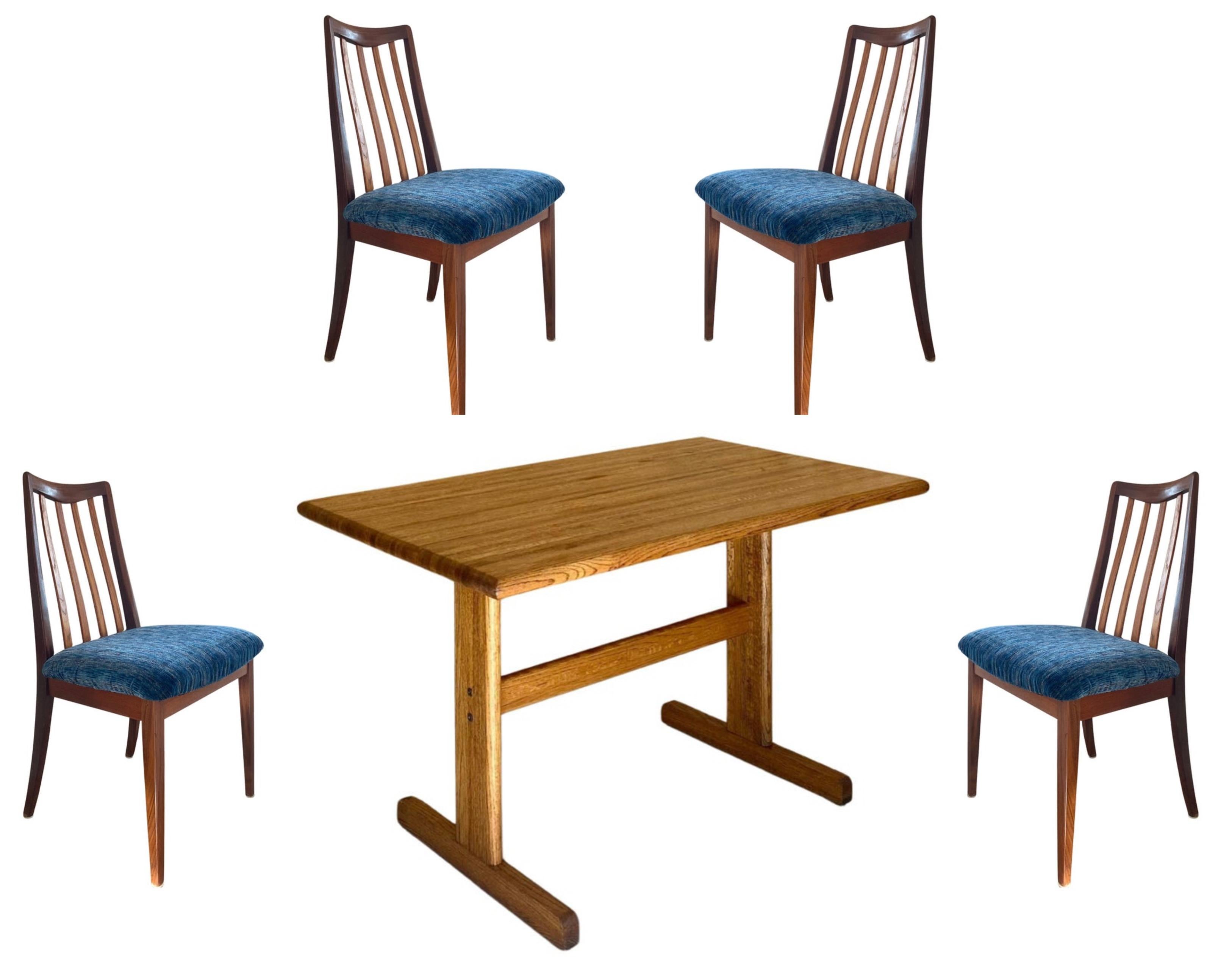 (4) Chaises de salle à manger modernes danoises Nouveau rembourrage Bon état - En vente à Round Top, TX