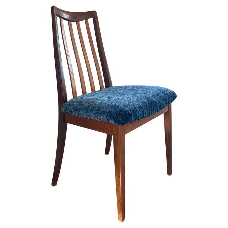 Textile (4) Chaises de salle à manger modernes danoises Nouveau rembourrage en vente
