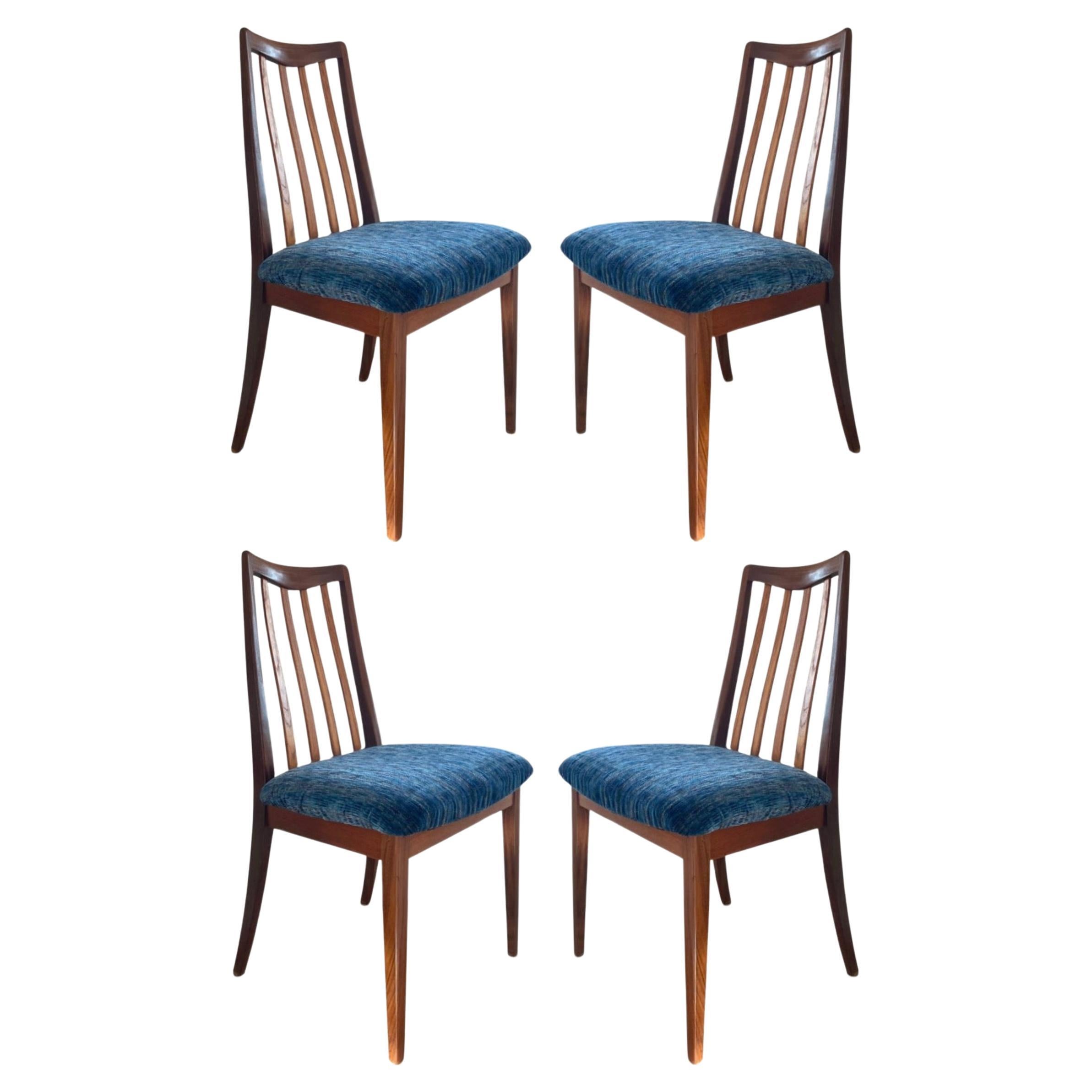 (4) Chaises de salle à manger modernes danoises Nouveau rembourrage en vente