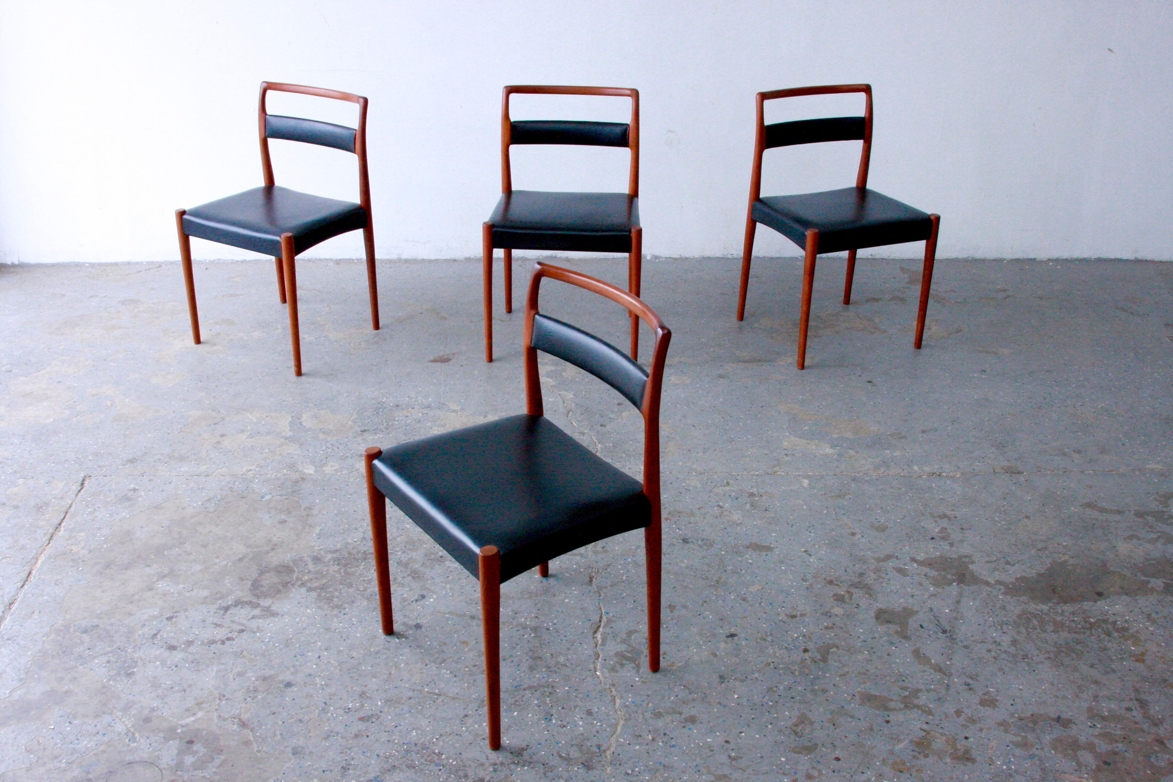 4 Danish Modern Kai Kristiansen for Oddense Maskinsnedkeri Dining Chairs In Good Condition In Las Vegas, NV