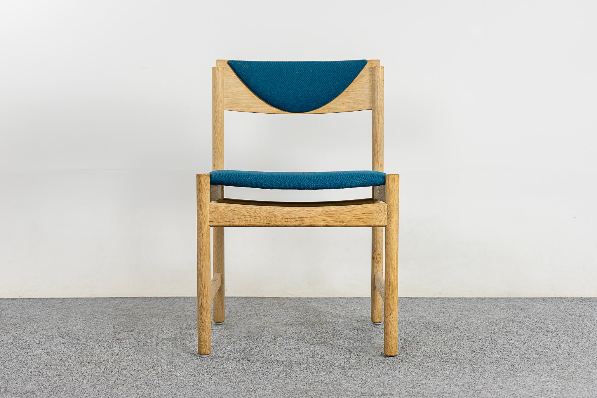 Scandinavian Modern 4 Danish Modern Oak Dining Chairs For Sale