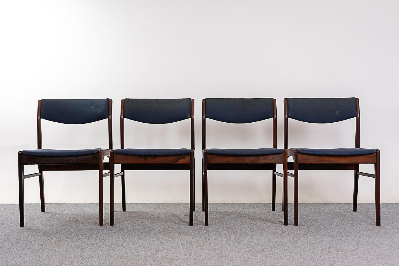 4 moderne dänische Esszimmerstühle aus Rosenholz im Angebot 4