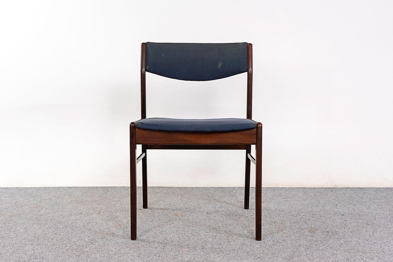 4 moderne dänische Esszimmerstühle aus Rosenholz im Zustand „Gut“ im Angebot in VANCOUVER, CA
