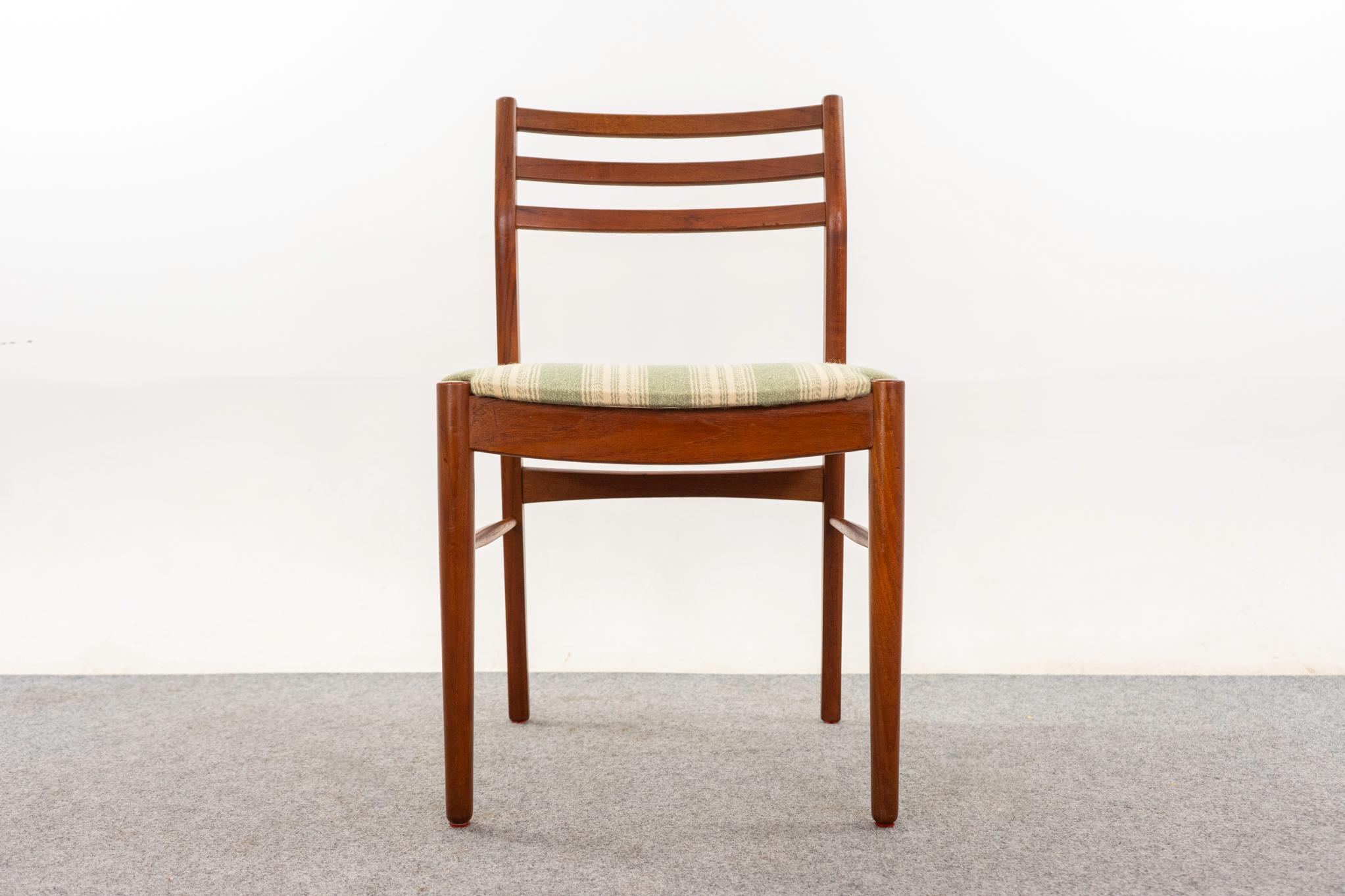 4 Danish Modern Teak Dining Chairs In Good Condition In VANCOUVER, CA